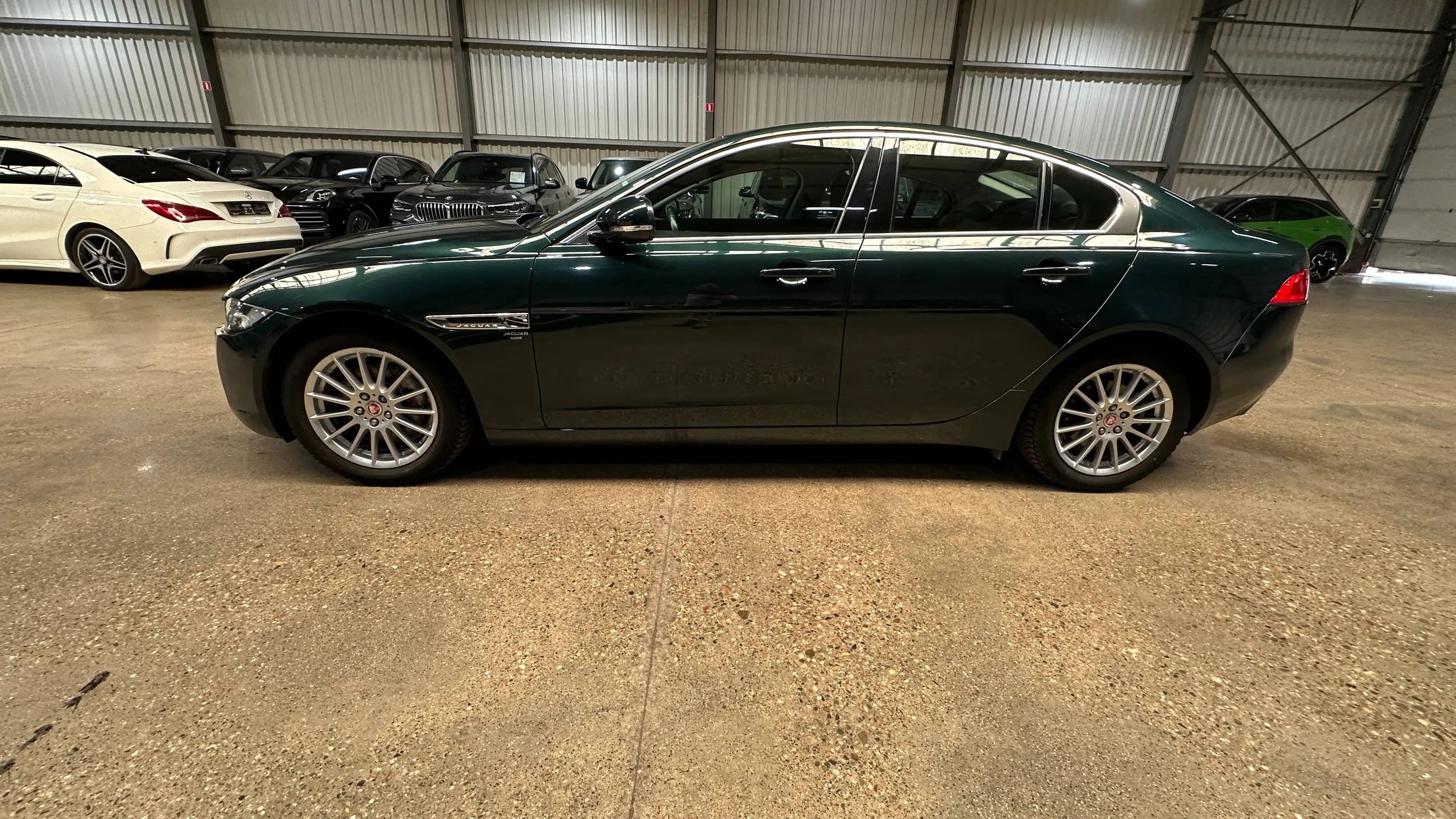 Jaguar XE XE 2.0 D E-Performance Prestige — photo 7