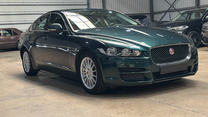 Jaguar XE XE 2.0 D E-Performance Prestige — photo 3