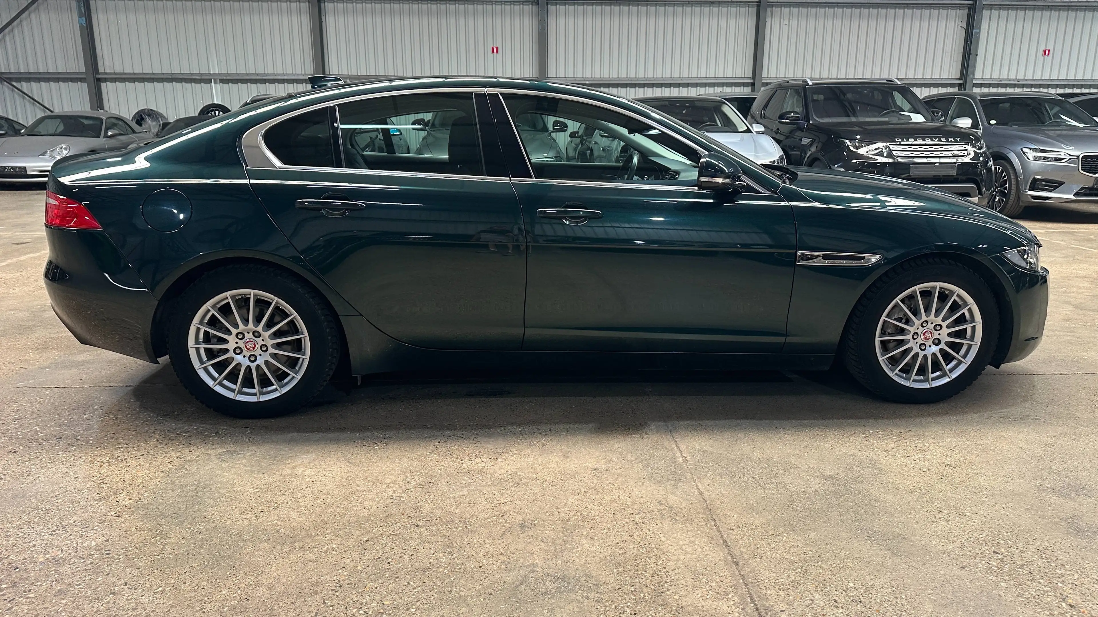 Jaguar XE XE 2.0 D E-Performance Prestige — photo 4