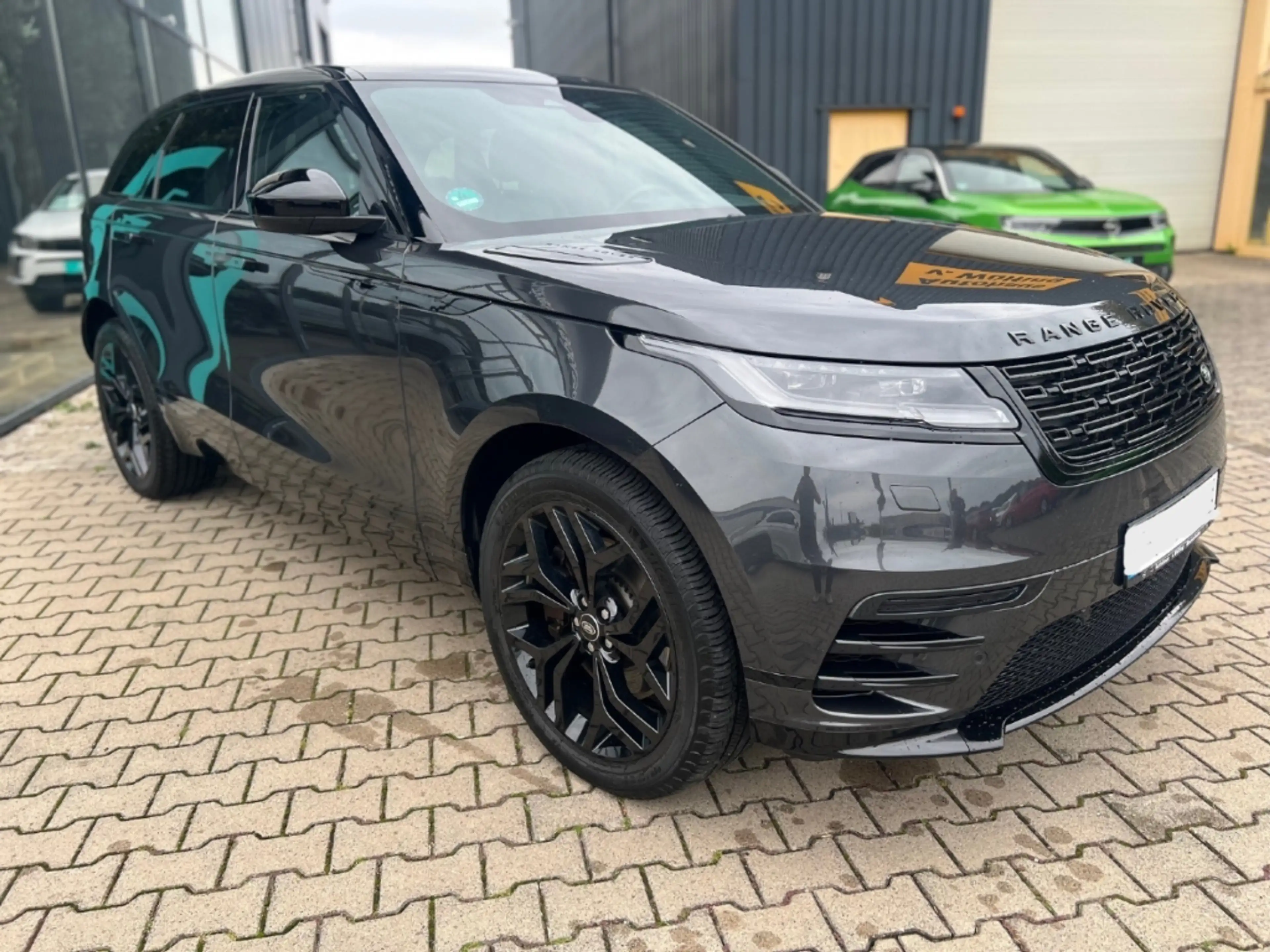 Land Rover Range Rover Velar Dynamic SE D300 +BlackPack++PanoDach+ — photo 3