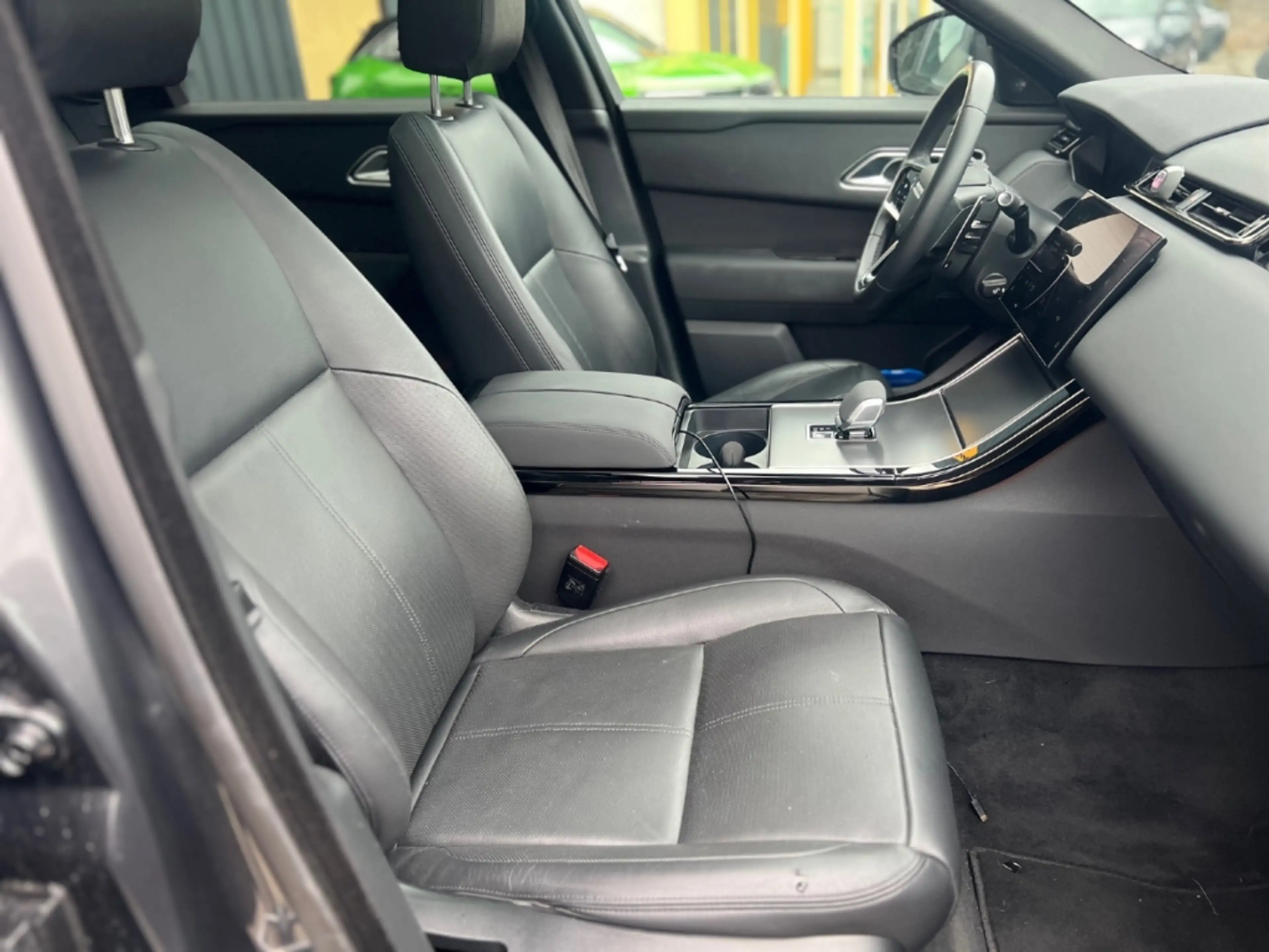 Land Rover Range Rover Velar Dynamic SE D300 +BlackPack++PanoDach+ — photo 12
