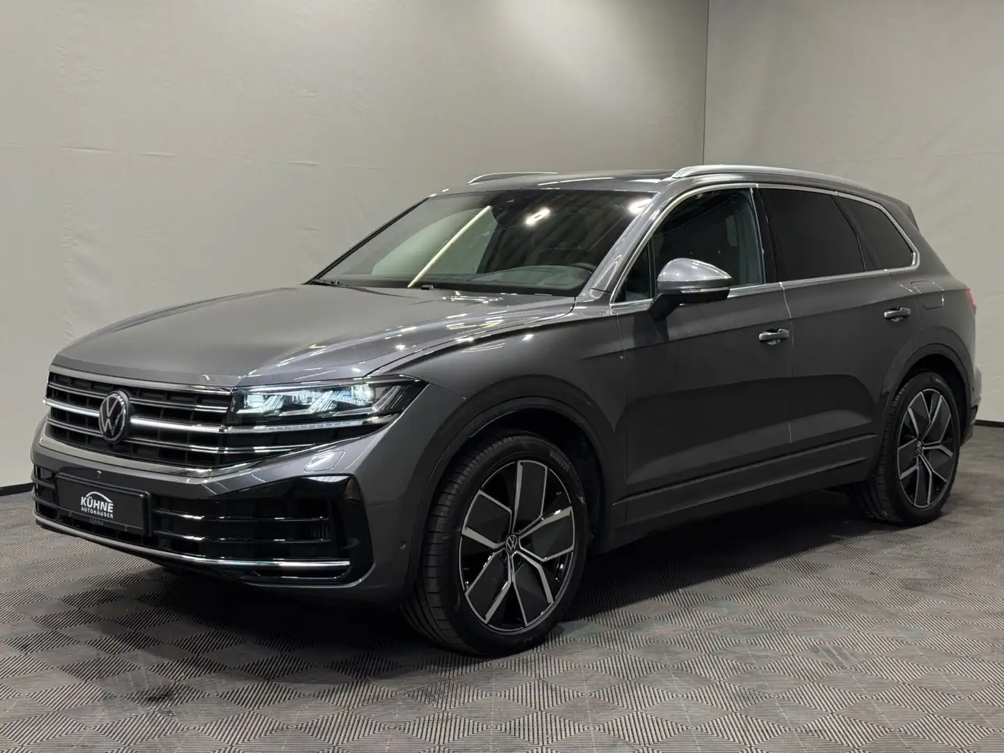 Volkswagen Touareg Elegance V6 eHybrid | IQ.LIGHT PANO 360° Grau - 2