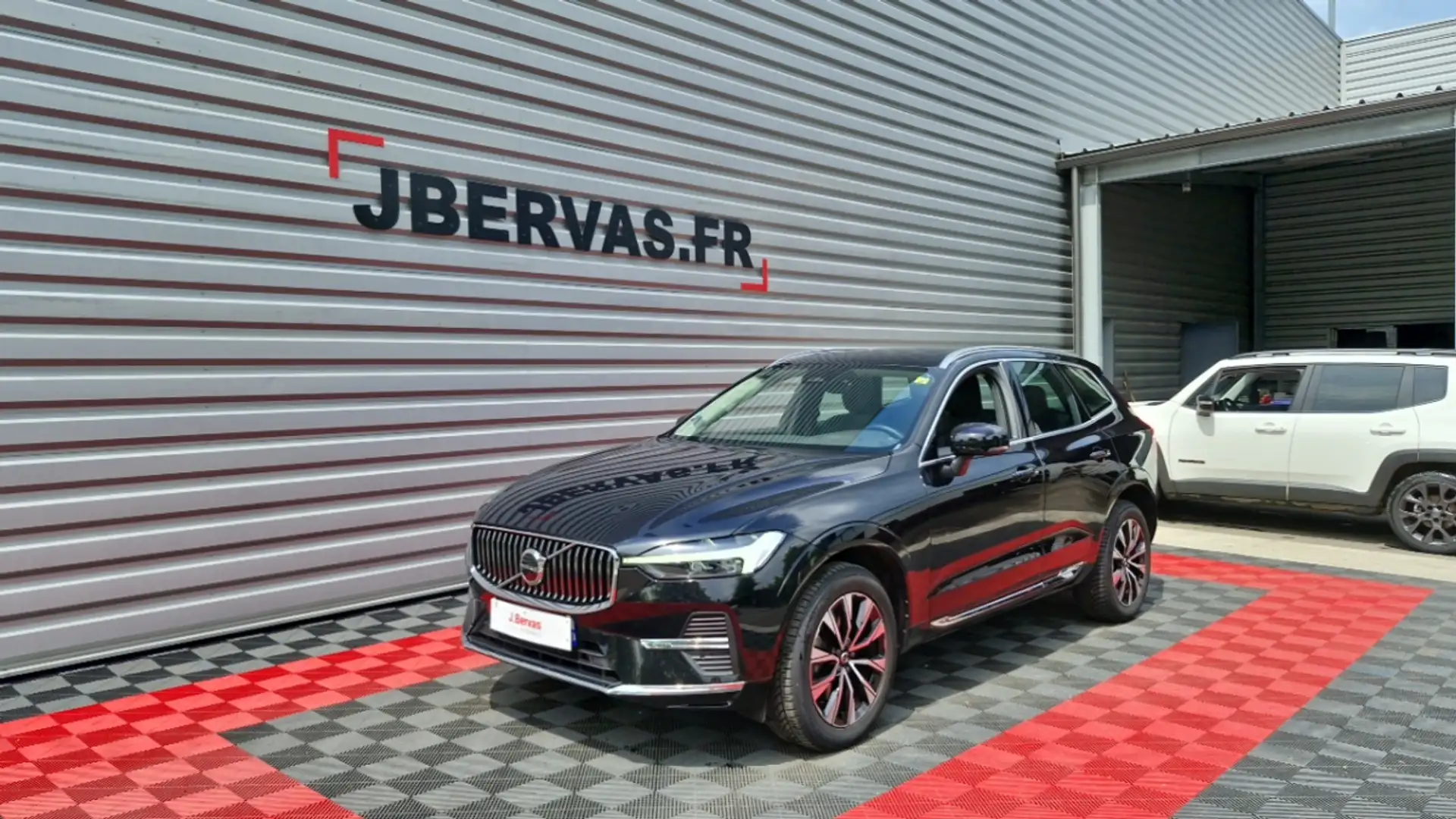 Volvo XC60 B4 197 CH GEARTRONIC 8 PLUS CHROME DARK Noir - 1