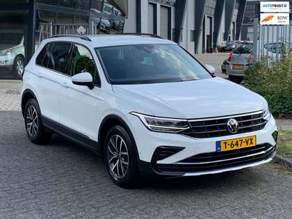 Volkswagen Tiguan 1.5 TSI ACT DSG-7 CARPLAY NAVI LED