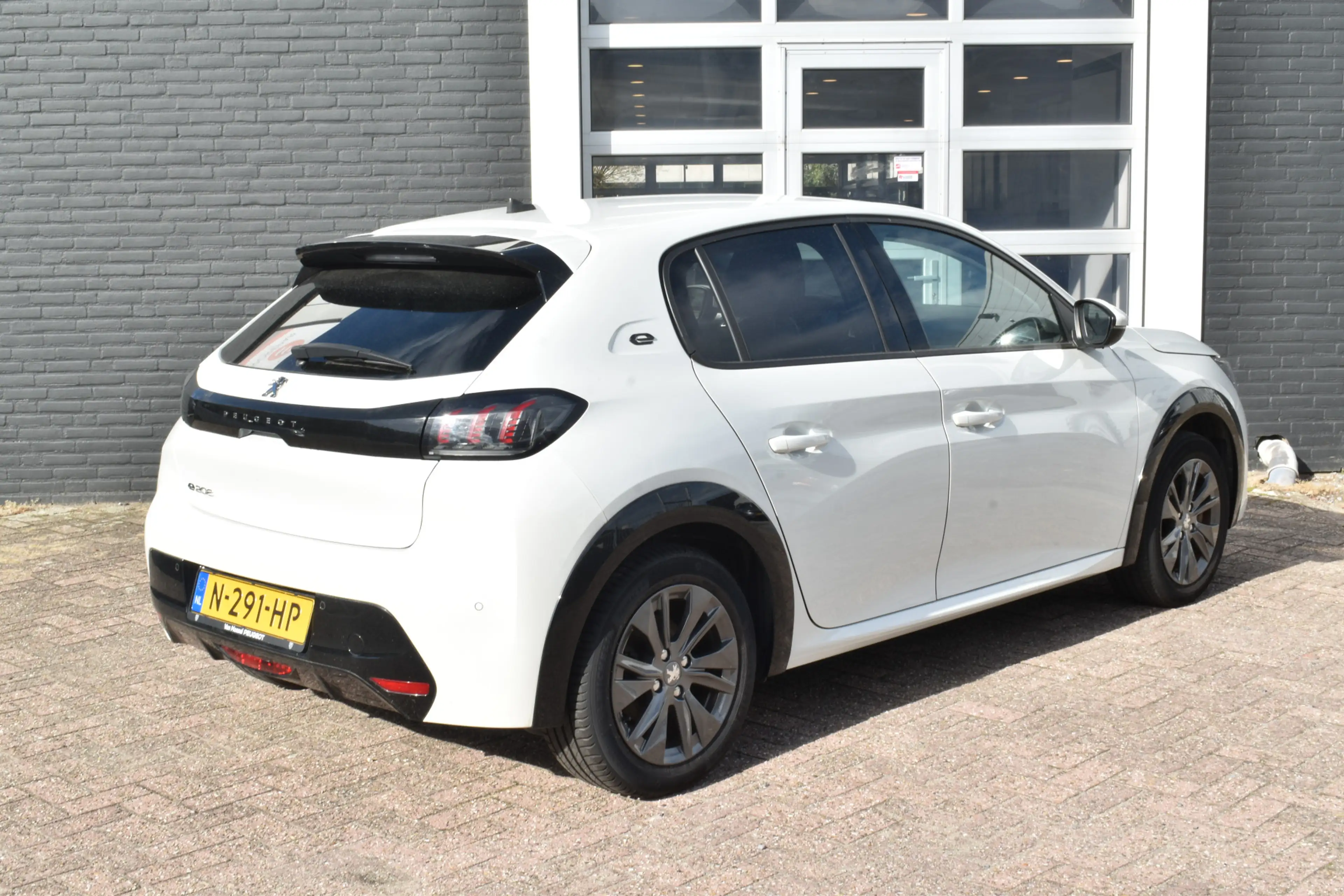 Peugeot e-208 EV Allure 50 kWh | SOH 85% Parkeerhulp | Airco | c — photo 4