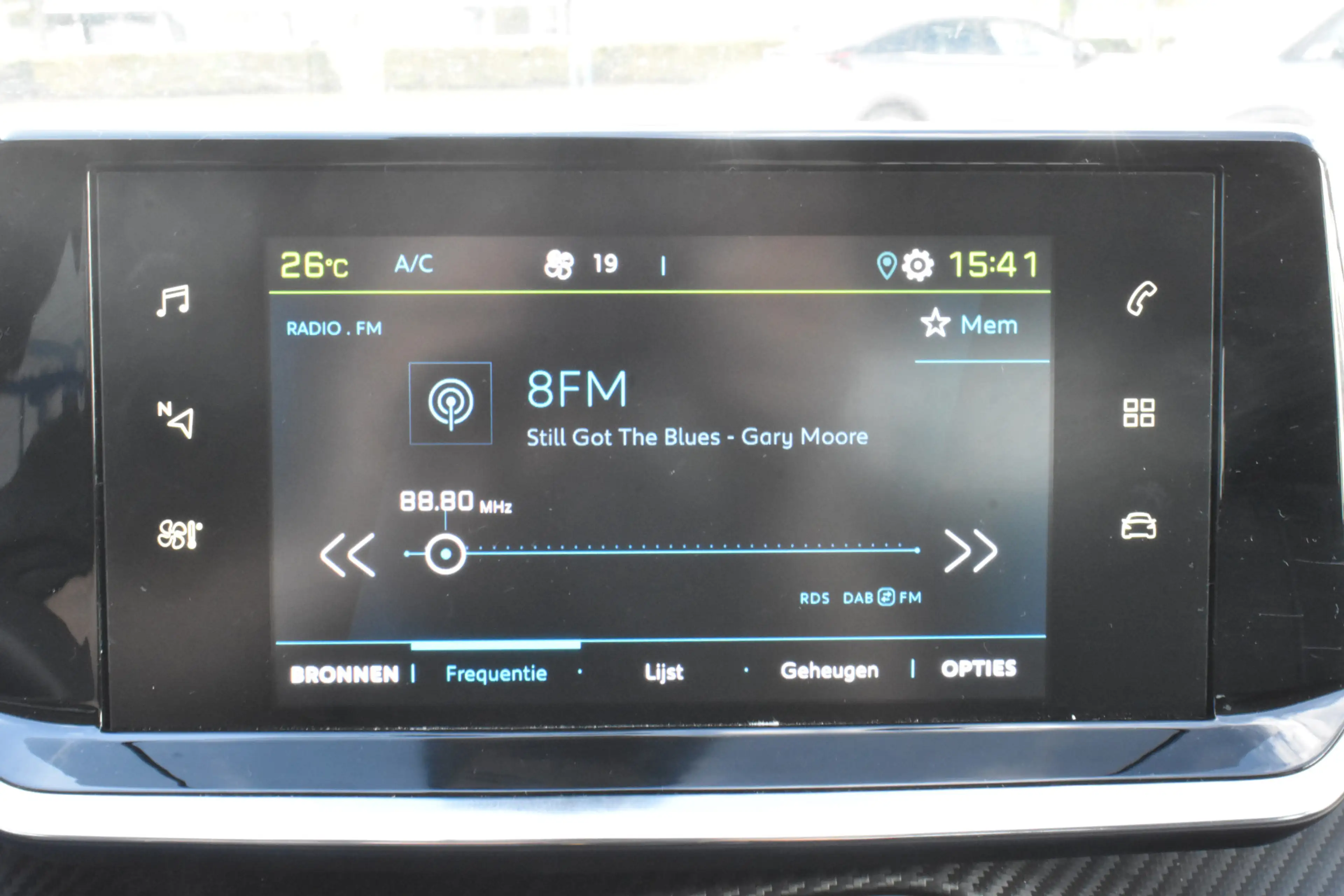 Peugeot e-208 EV Allure 50 kWh | SOH 85% Parkeerhulp | Airco | c — photo 15