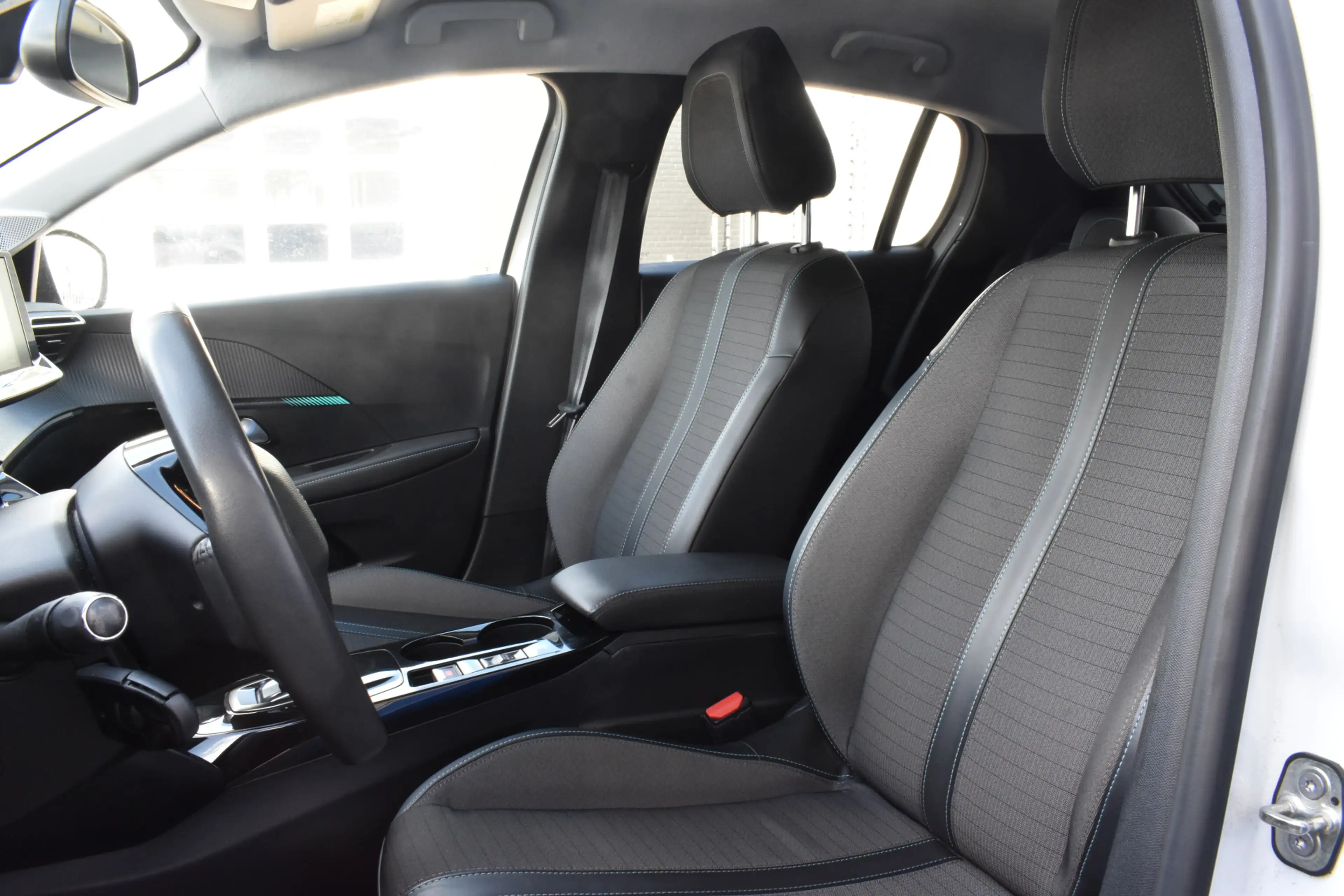 Peugeot e-208 EV Allure 50 kWh | SOH 85% Parkeerhulp | Airco | c — photo 2