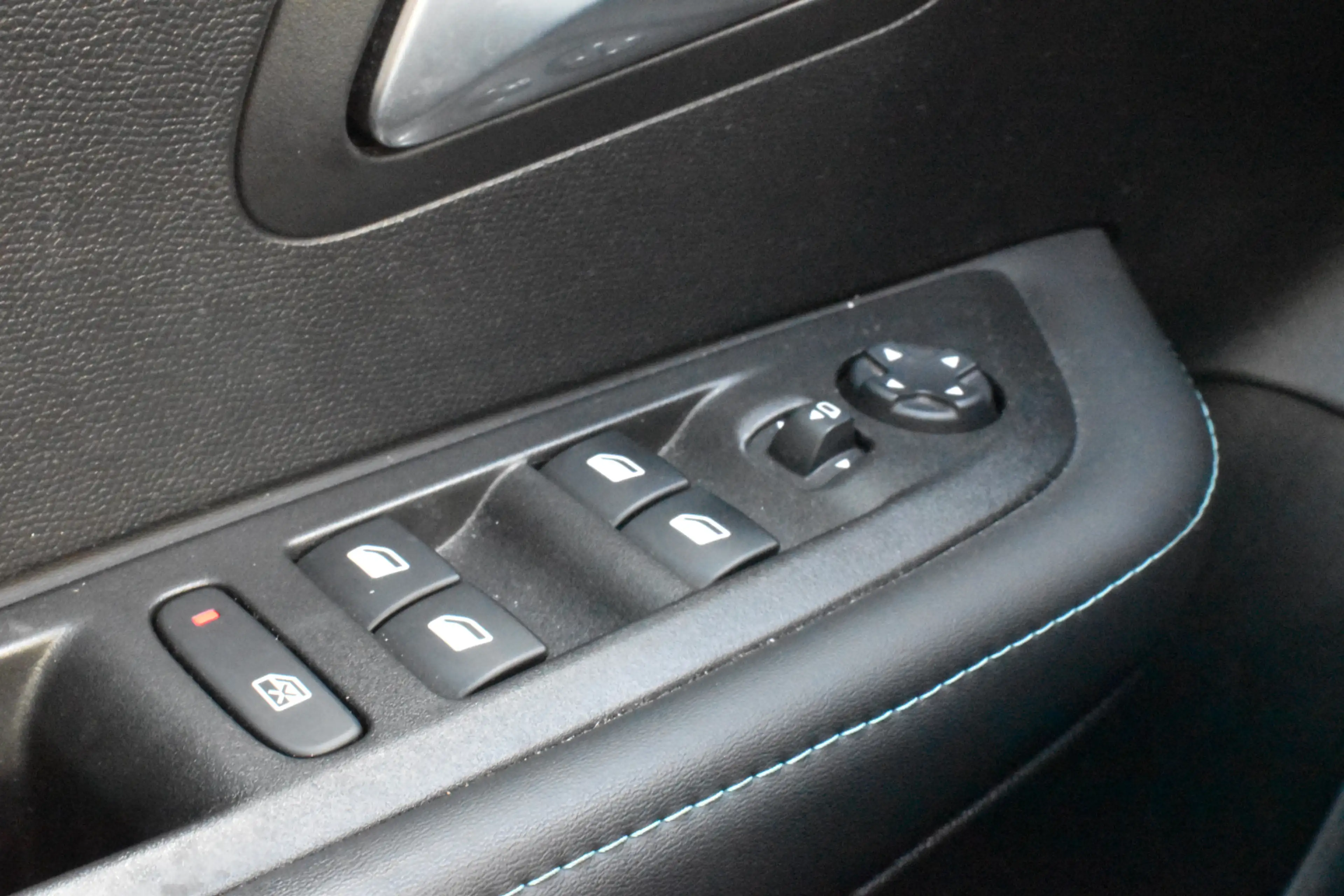 Peugeot e-208 EV Allure 50 kWh | SOH 85% Parkeerhulp | Airco | c — photo 14