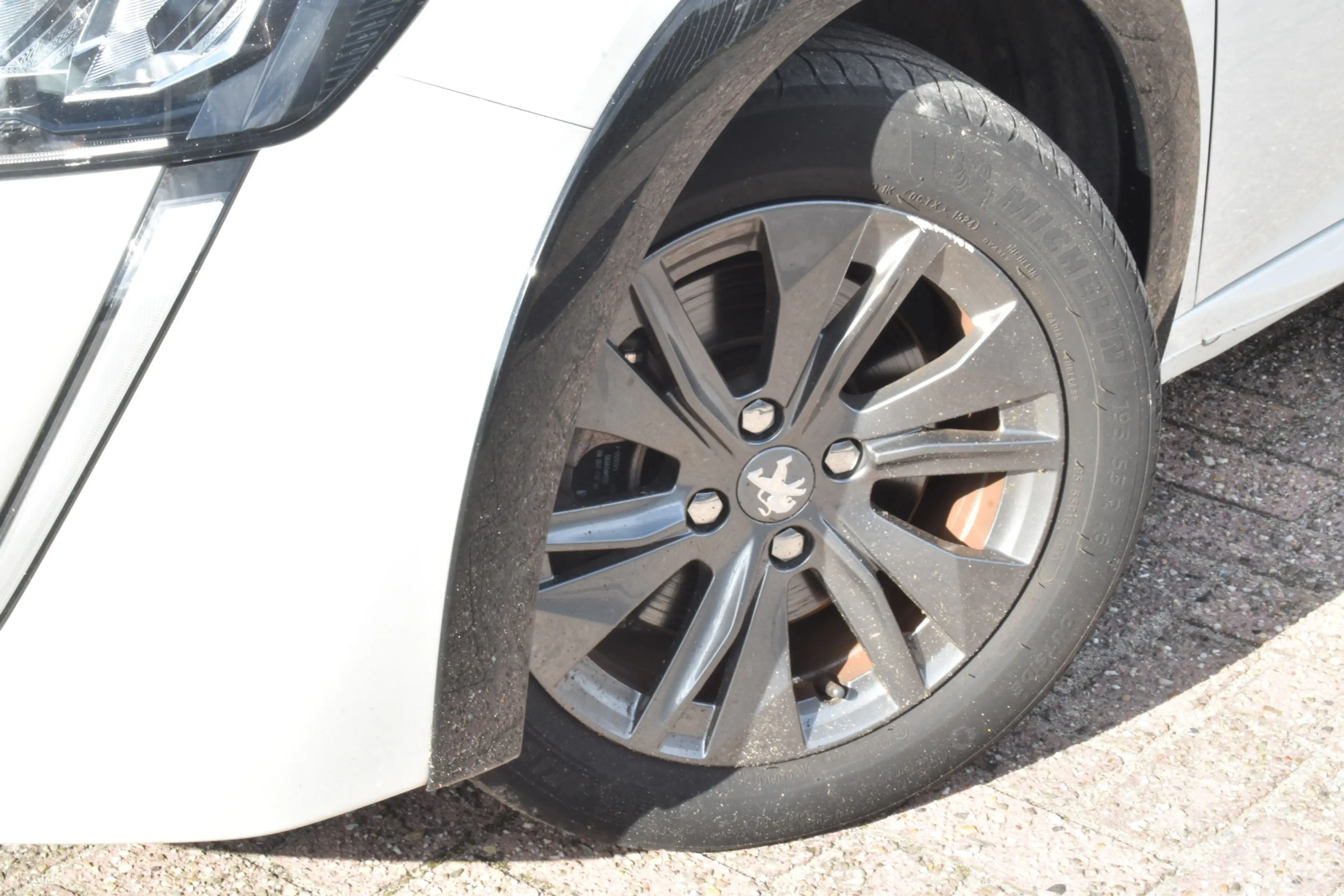 Peugeot e-208 EV Allure 50 kWh | SOH 85% Parkeerhulp | Airco | c — photo 9
