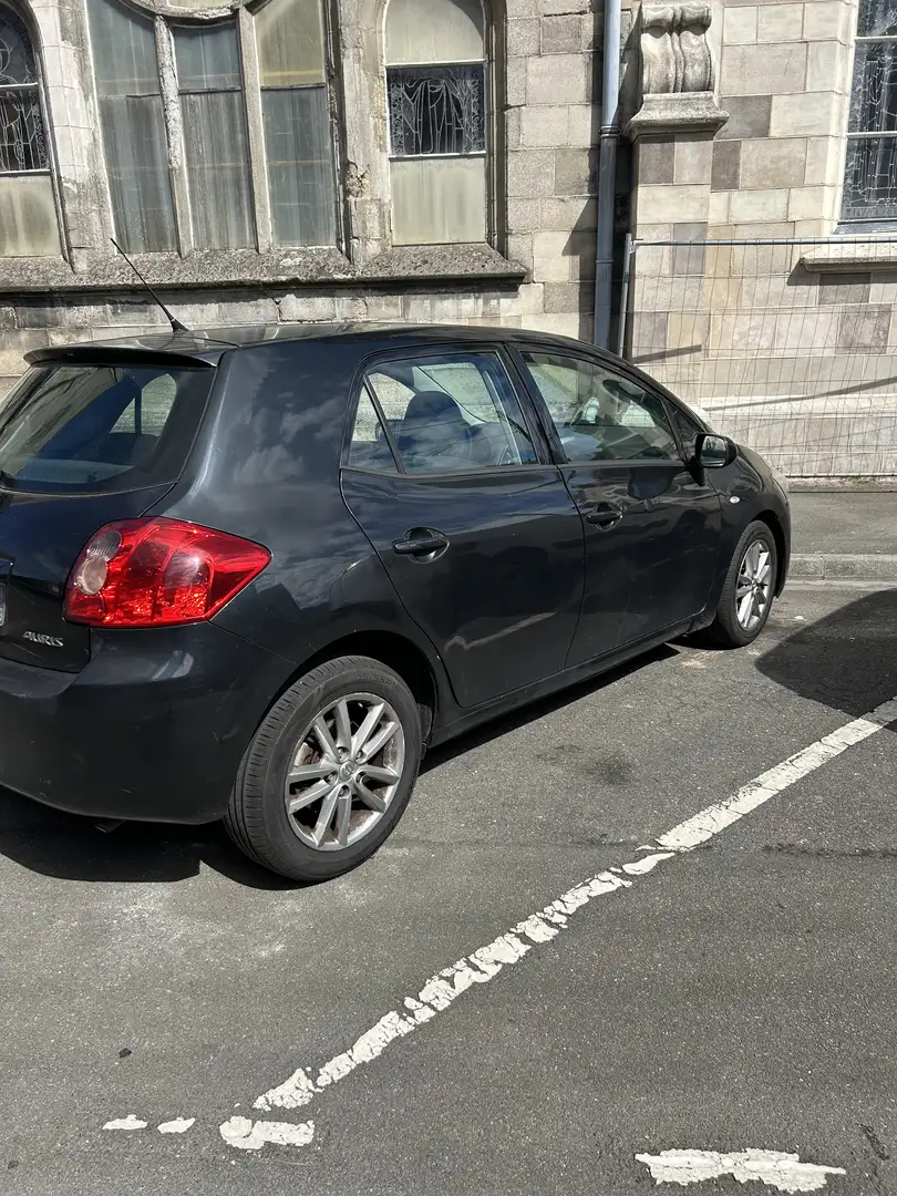 Toyota Auris 126 D-4D Linéa Sol - 2