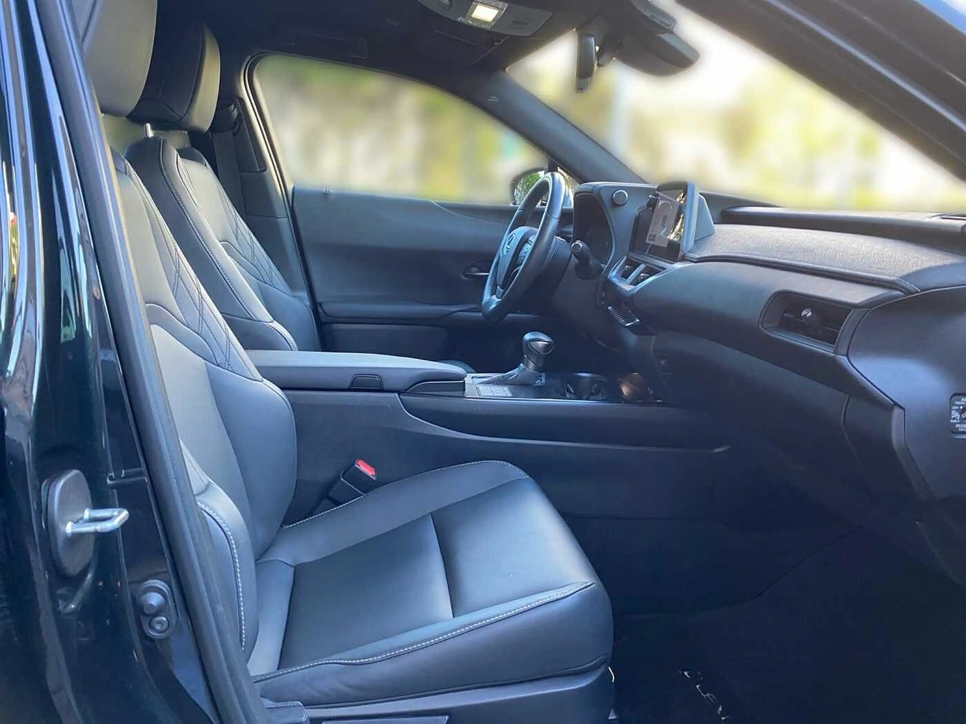 Lexus UX 250h F SPORT Design SHZ — photo 6