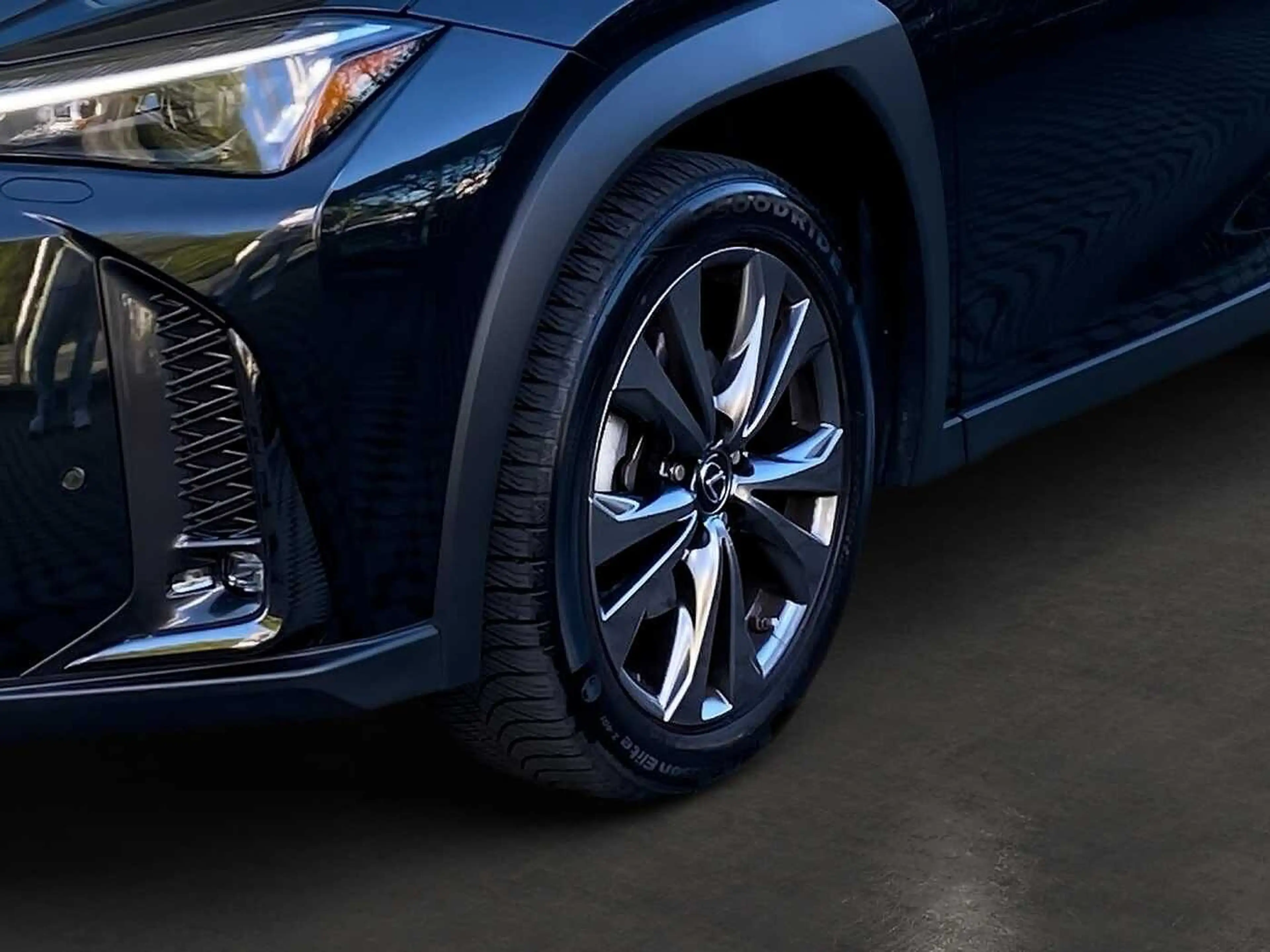 Lexus UX 250h F SPORT Design SHZ — photo 13