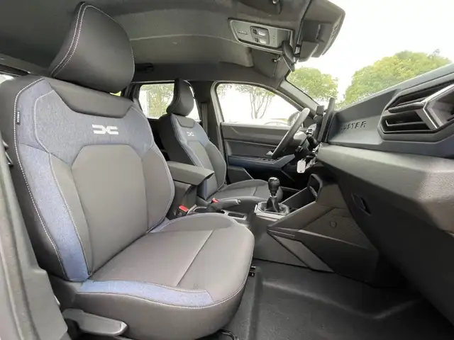 Dacia Duster view 14