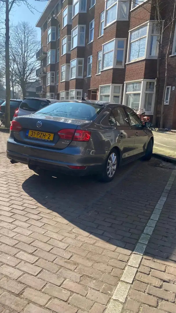 Volkswagen Jetta 1.2 TSI Comfortline Gris - 2
