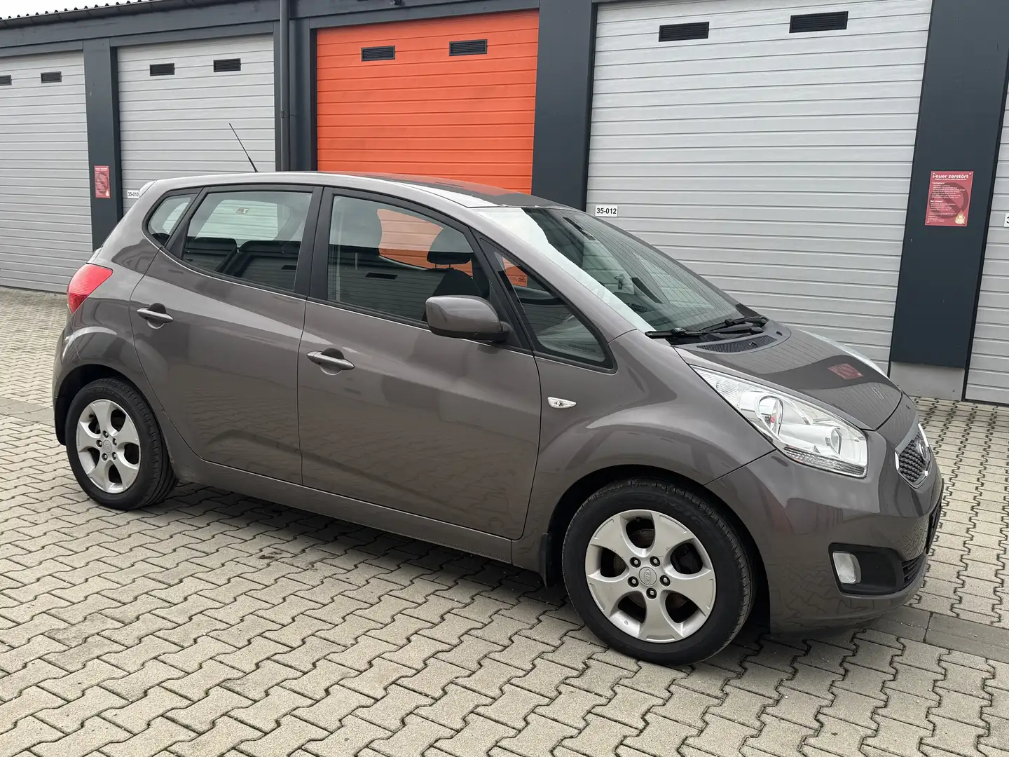 Kia Venga Attract Braun - 2