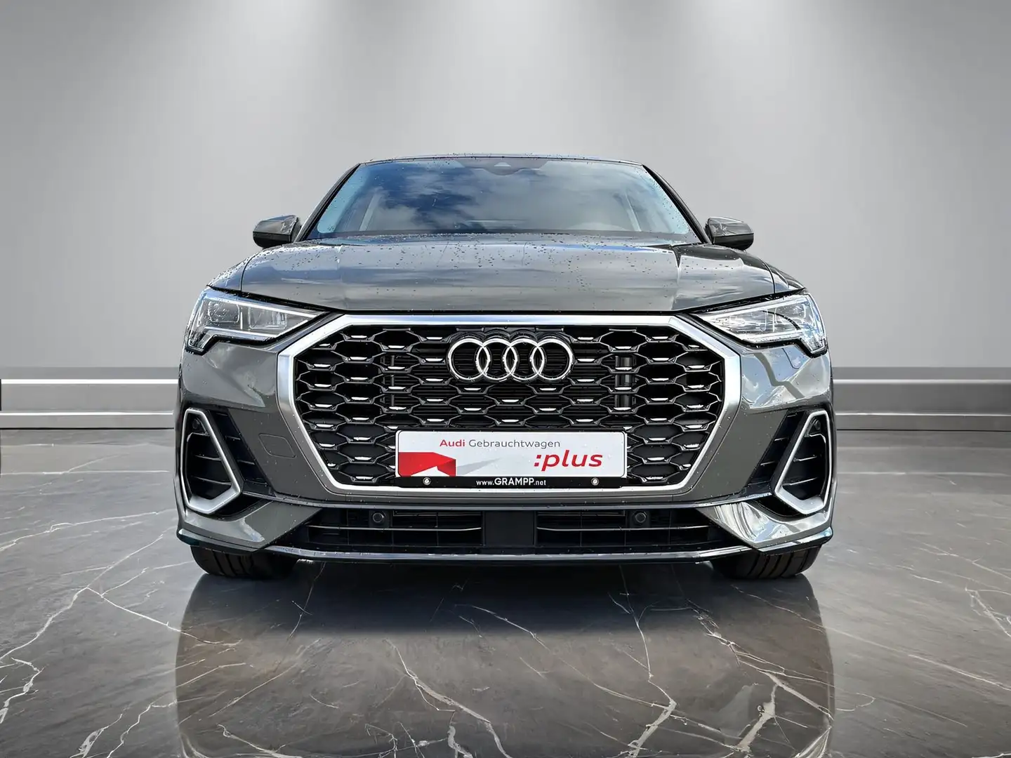 Audi Q3 S line 35 TFSI S-tronic +AHK+LED+AC Grau - 2