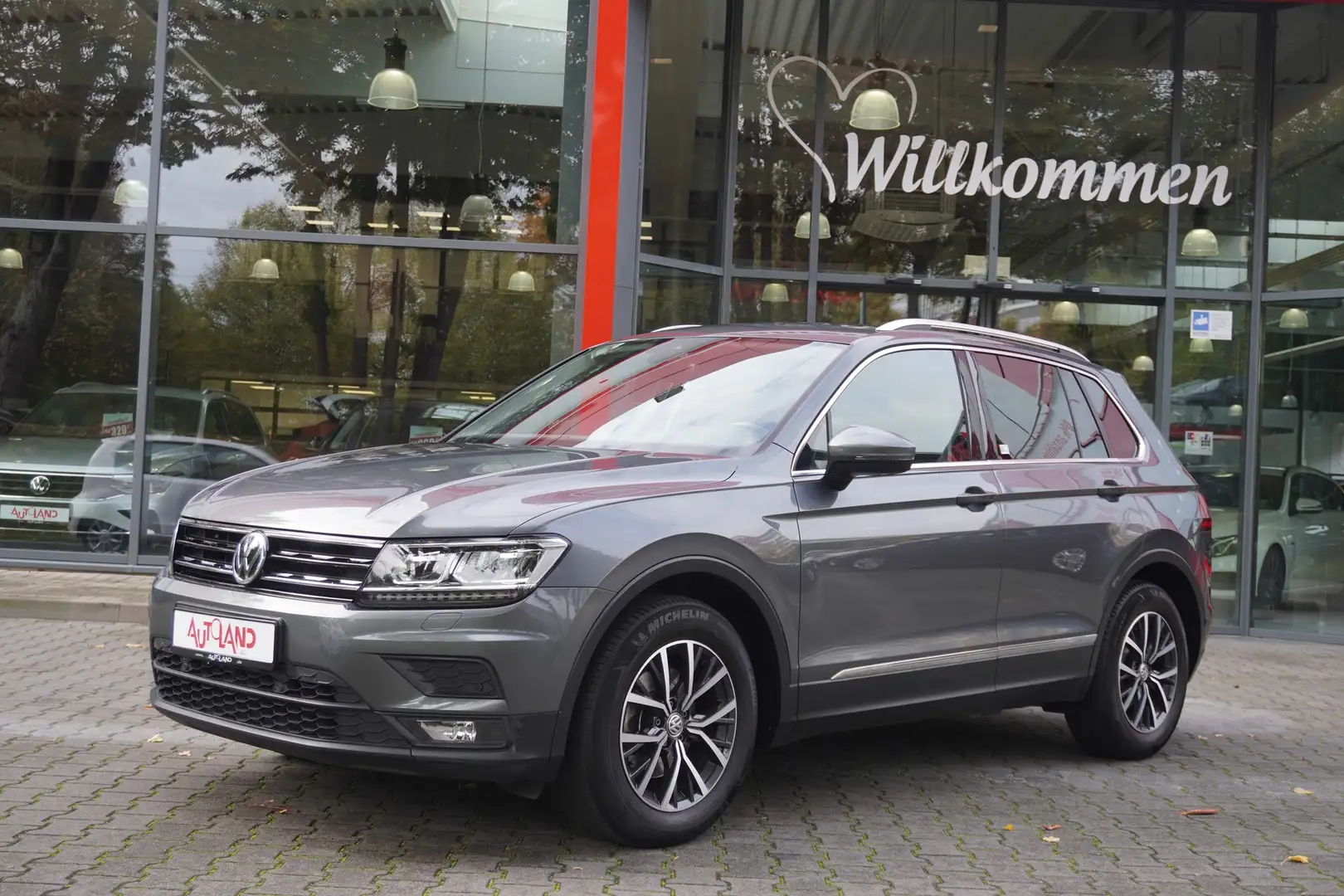 Volkswagen Tiguan Allspace 1.5 16V TSI LED AHK Navi ACC Grau - 2