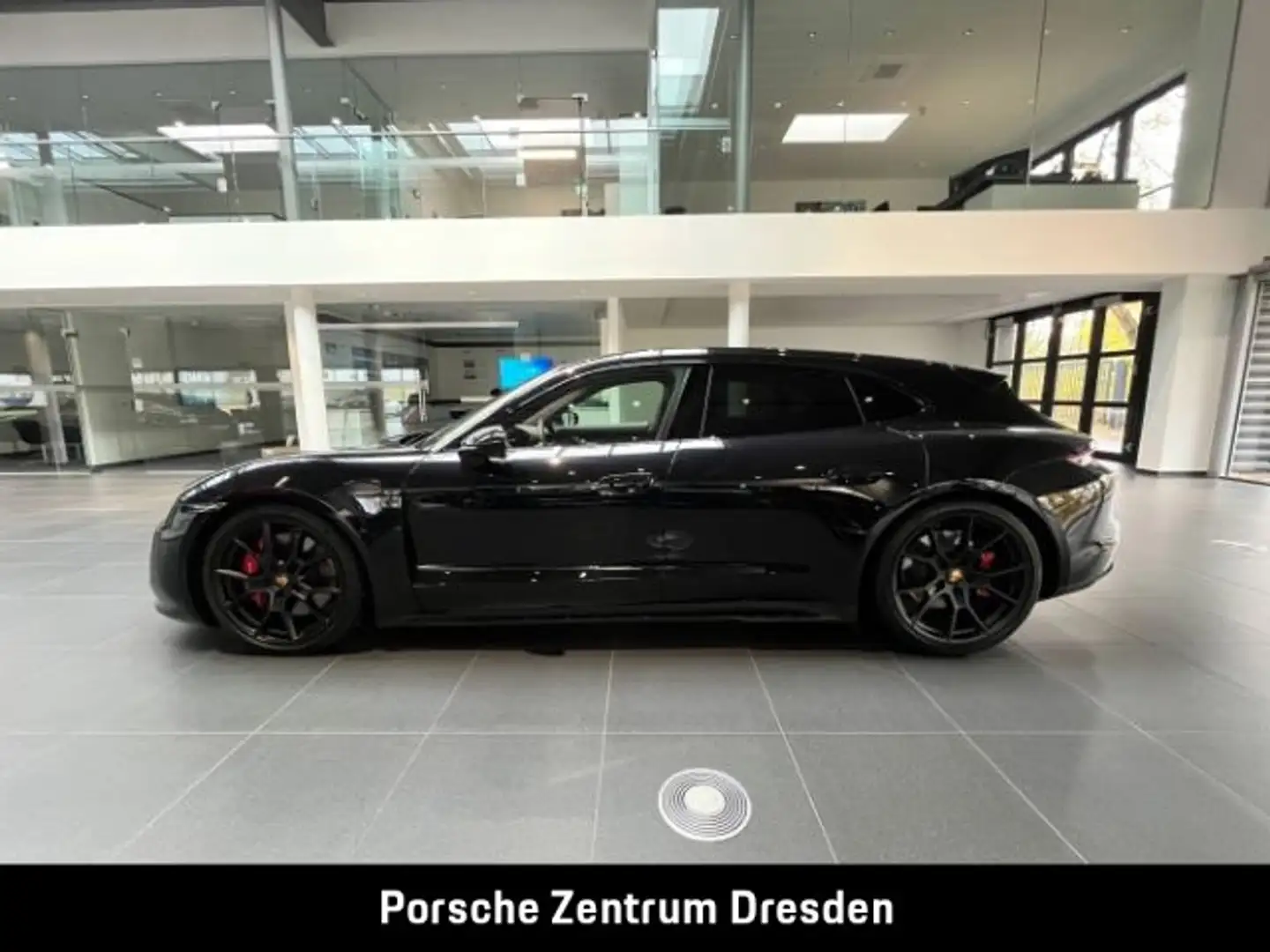 Porsche Taycan GTS Sport Turismo Schwarz - 2