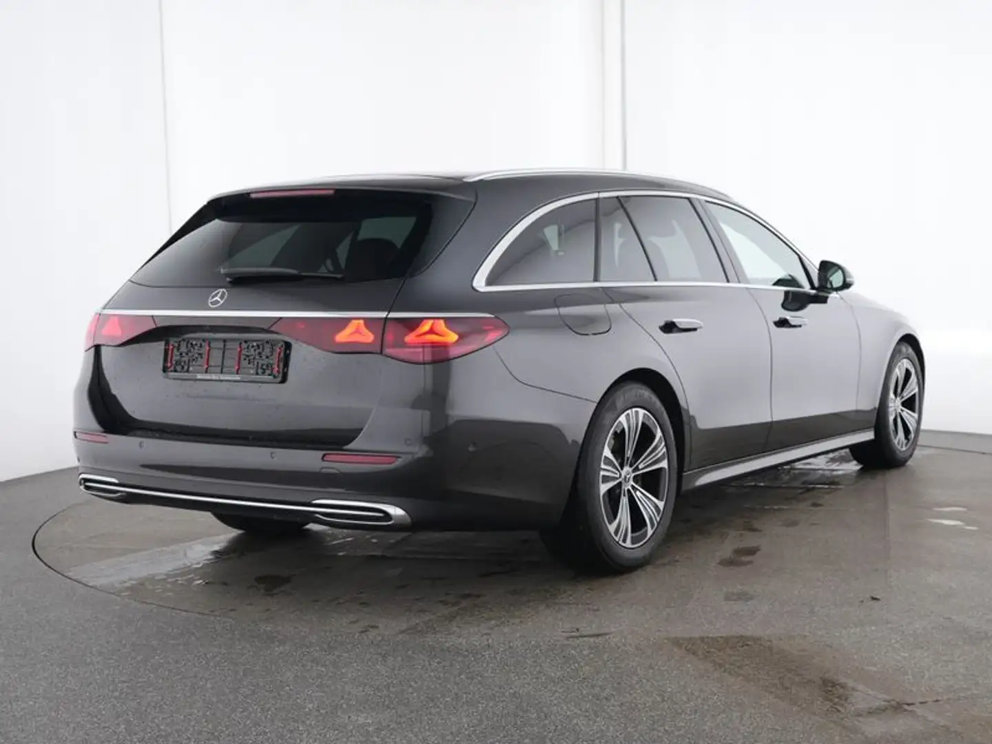 Mercedes-Benz E 220 d T Avantgarde Int/Ext 18 Zoll Winter Dist Grau - 2