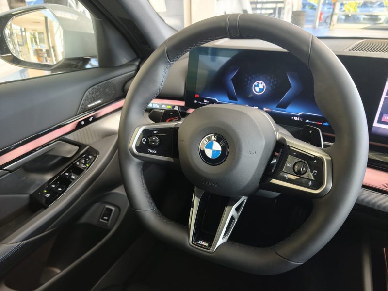 BMW 520 d xDrive Tour. M Sport AHK/RFK/20"/H&K — photo 10