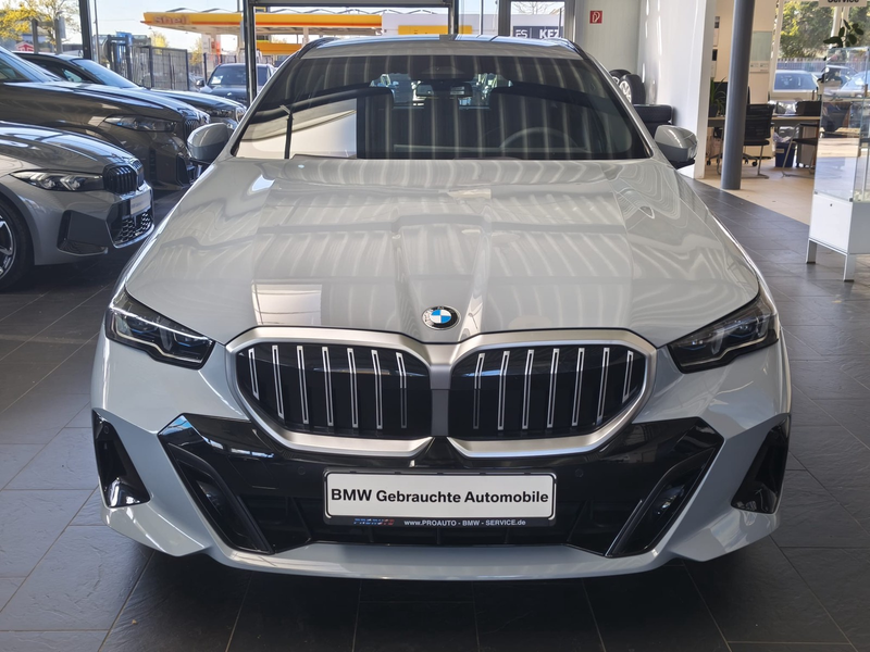 BMW 520 d xDrive Tour. M Sport AHK/RFK/20"/H&K — photo 2