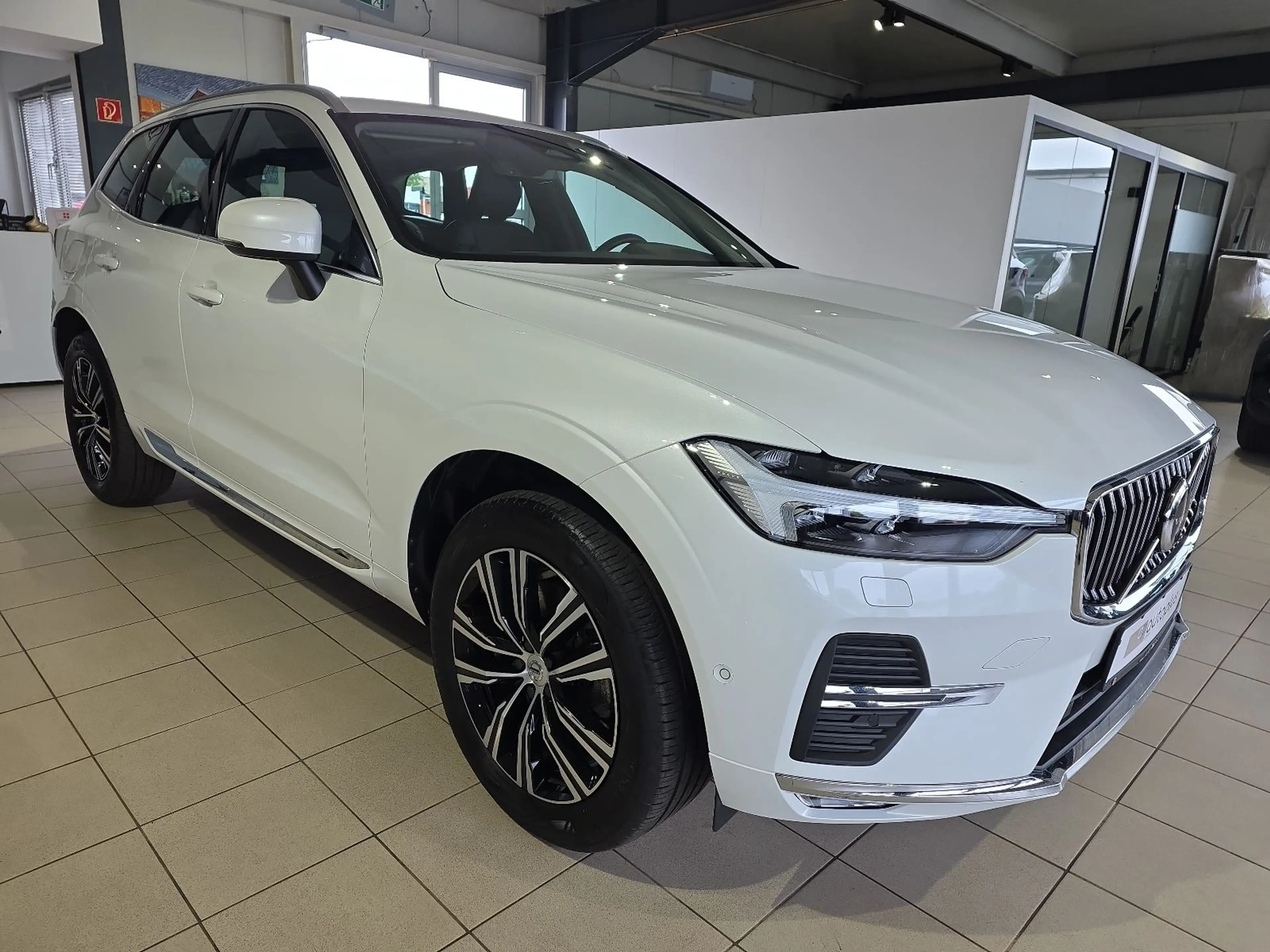 Volvo XC60 B5 Inscription ACC Sitzklima Pano 360° LED — photo 5