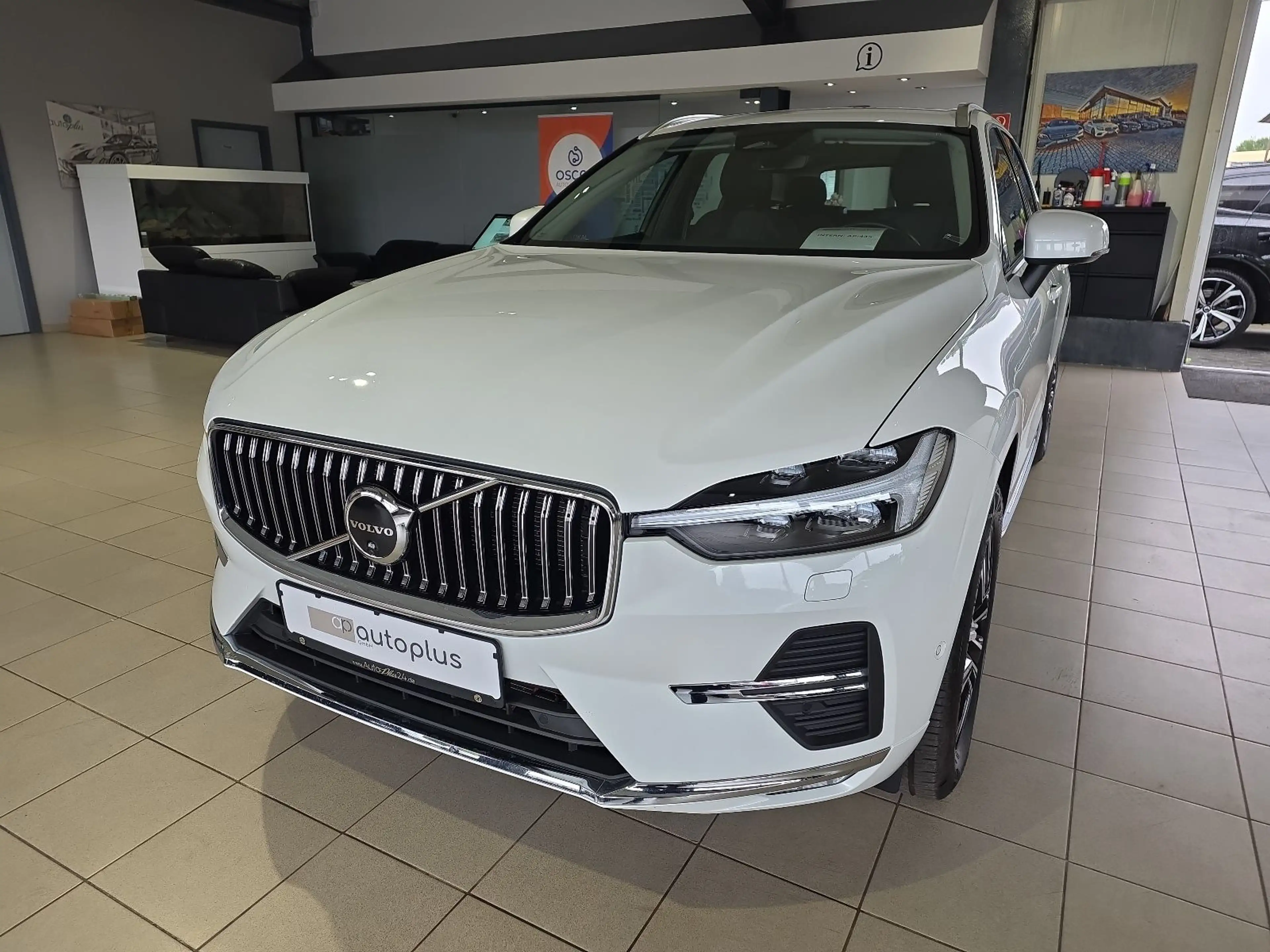 Volvo XC60 B5 Inscription ACC Sitzklima Pano 360° LED — photo 2