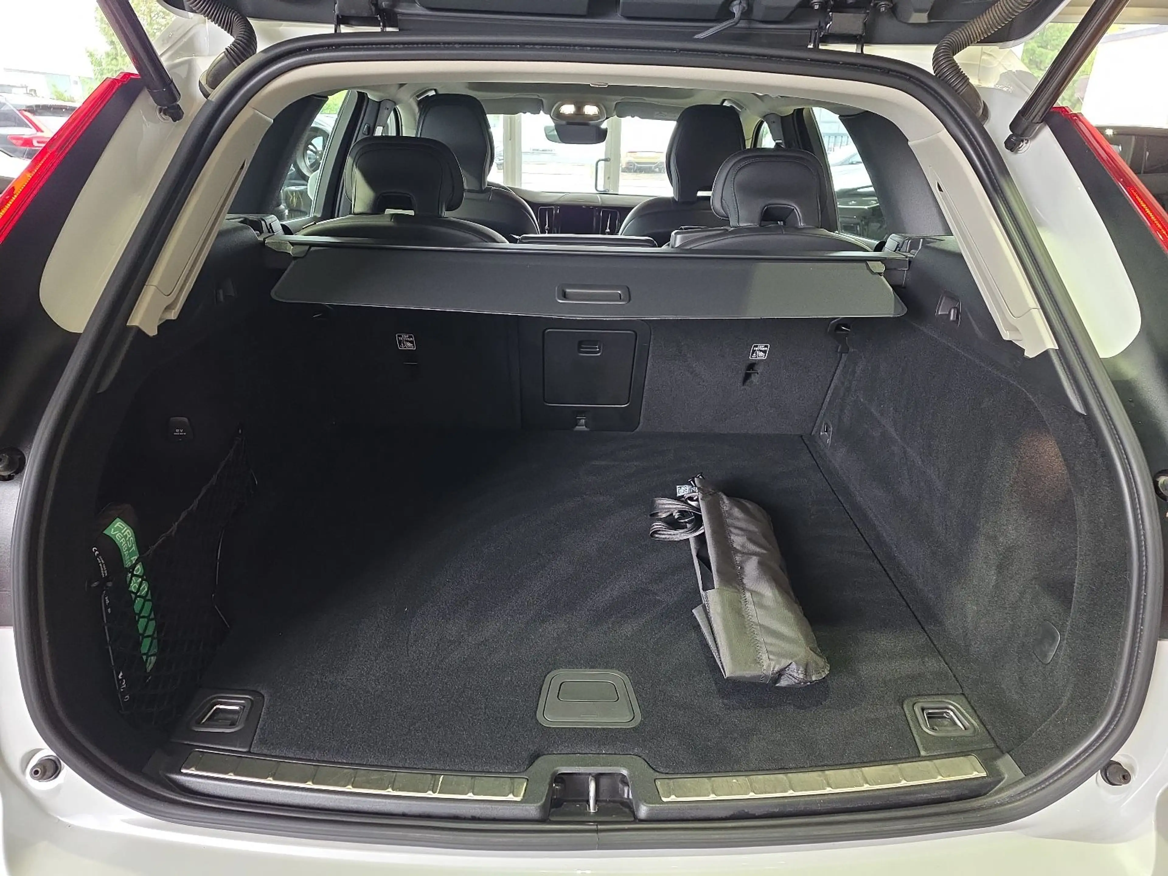 Volvo XC60 B5 Inscription ACC Sitzklima Pano 360° LED — photo 14