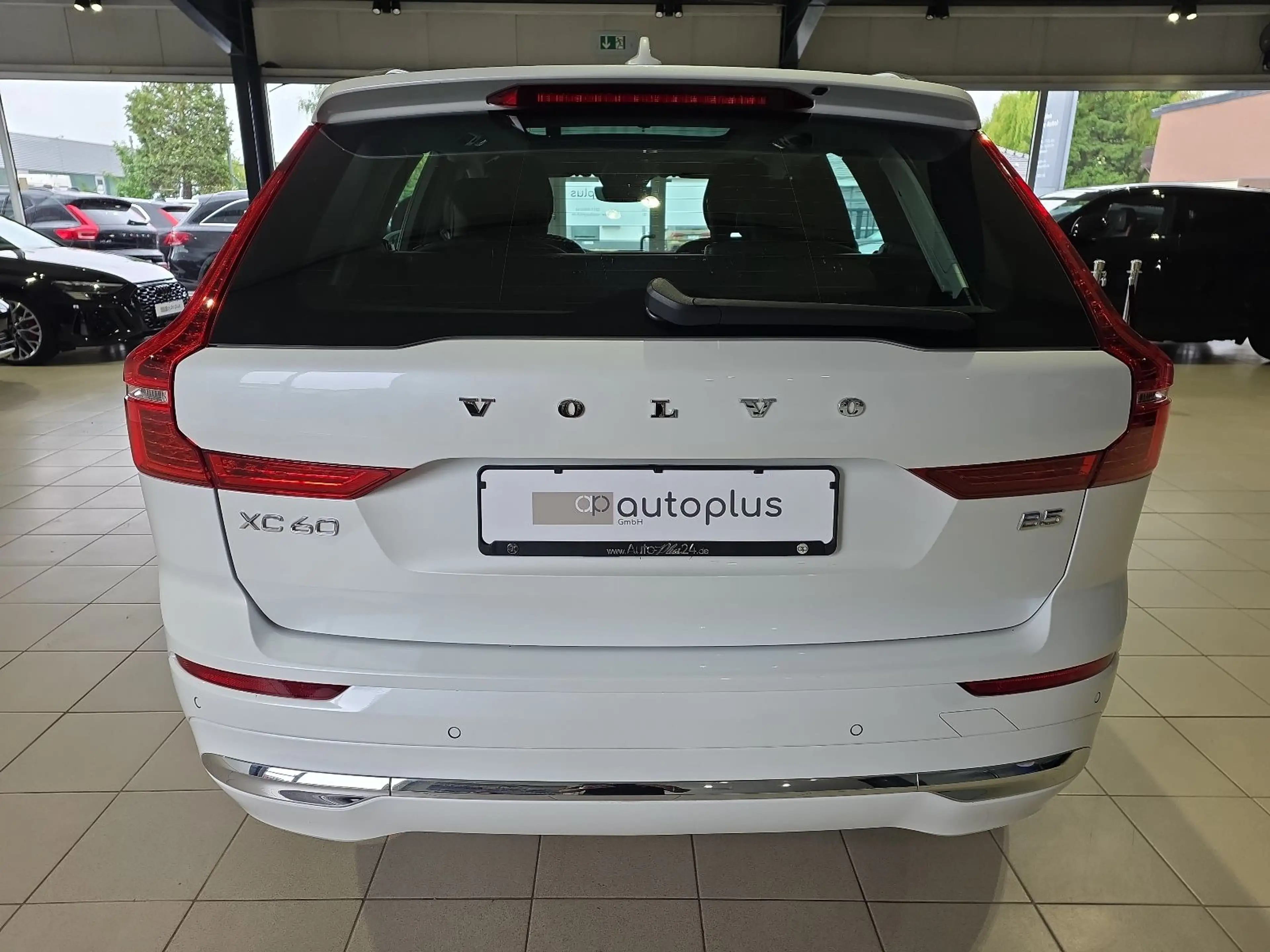 Volvo XC60 B5 Inscription ACC Sitzklima Pano 360° LED — photo 8