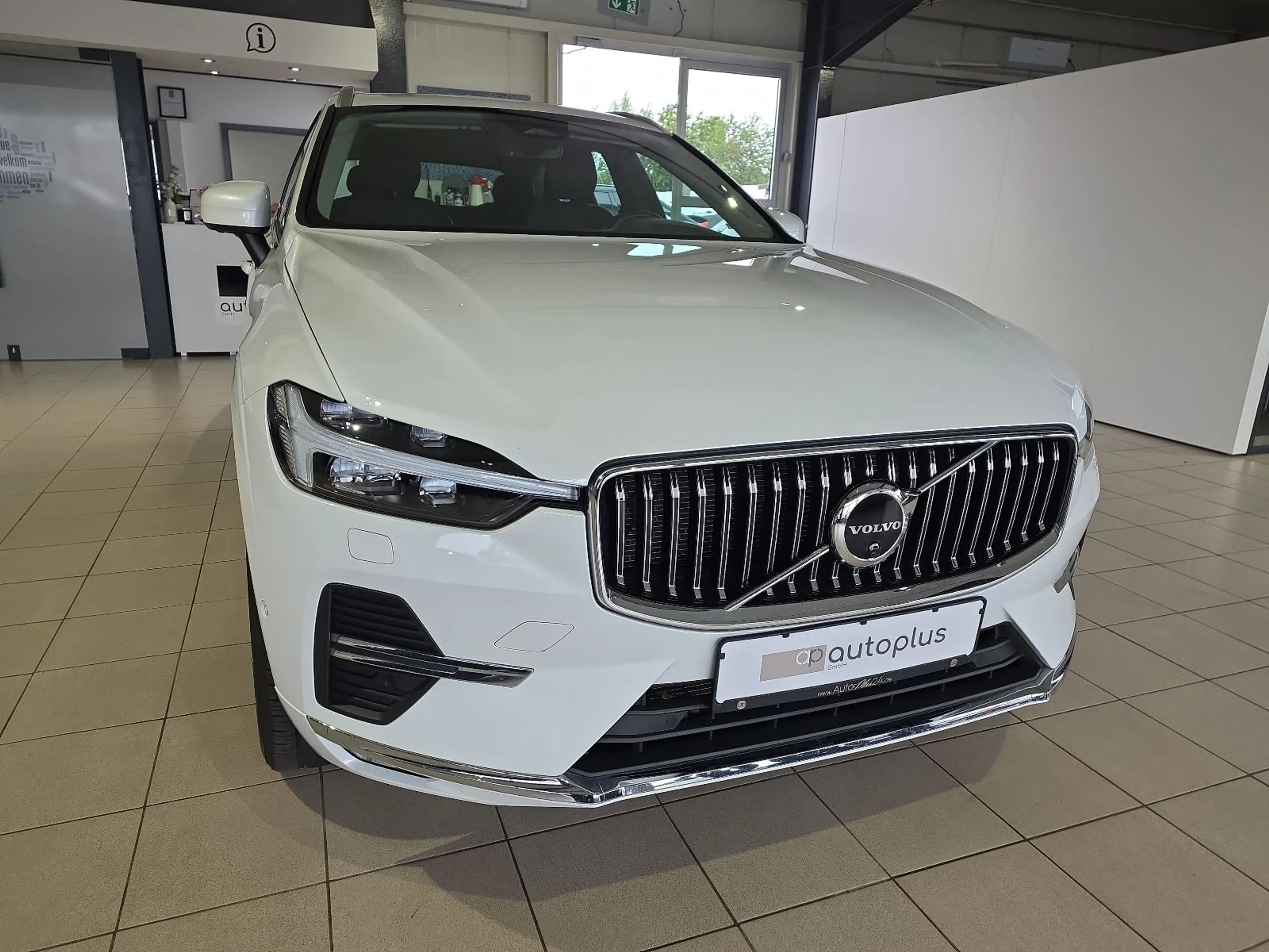 Volvo XC60 B5 Inscription ACC Sitzklima Pano 360° LED — photo 4