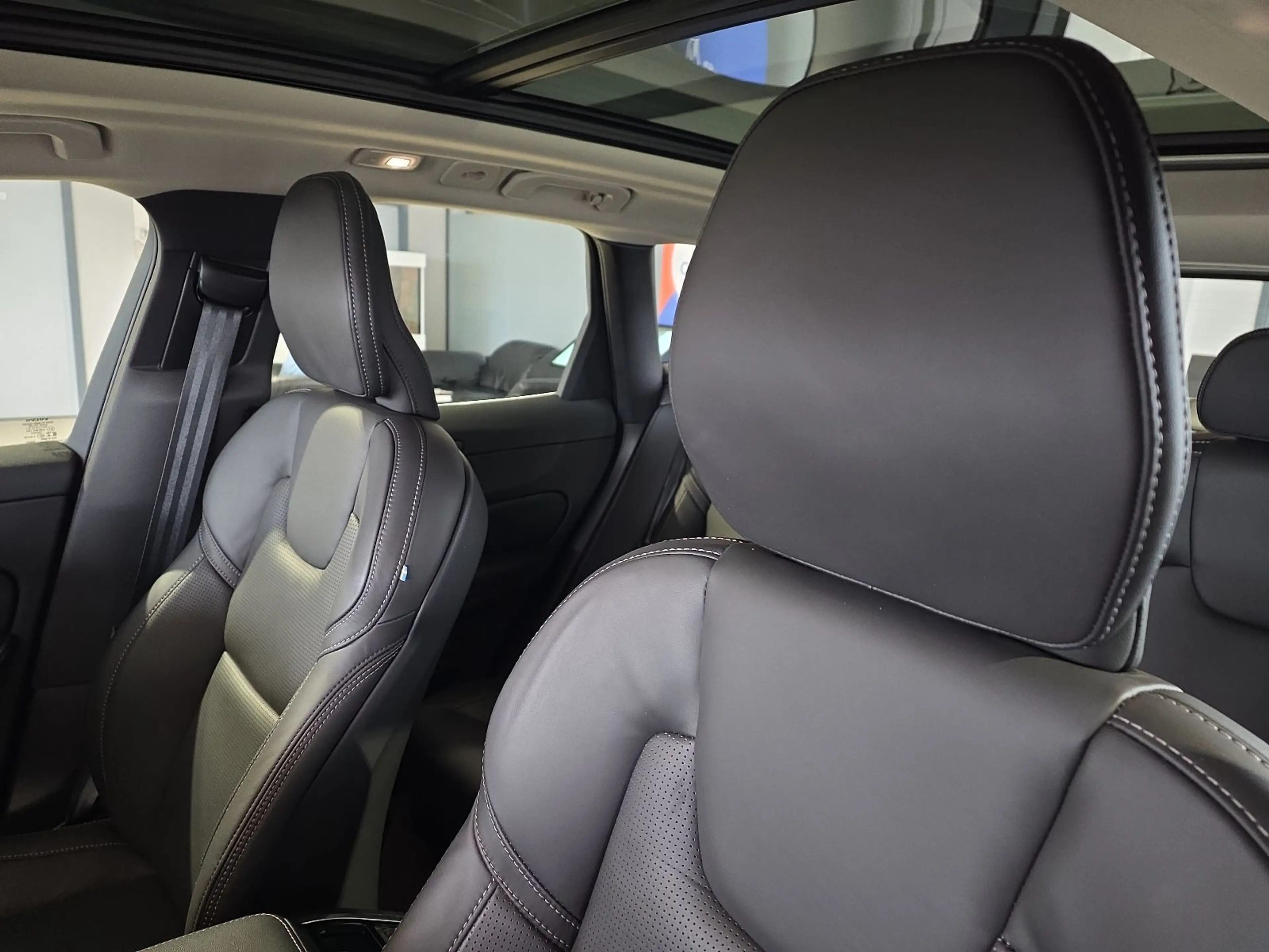 Volvo XC60 B5 Inscription ACC Sitzklima Pano 360° LED — photo 19