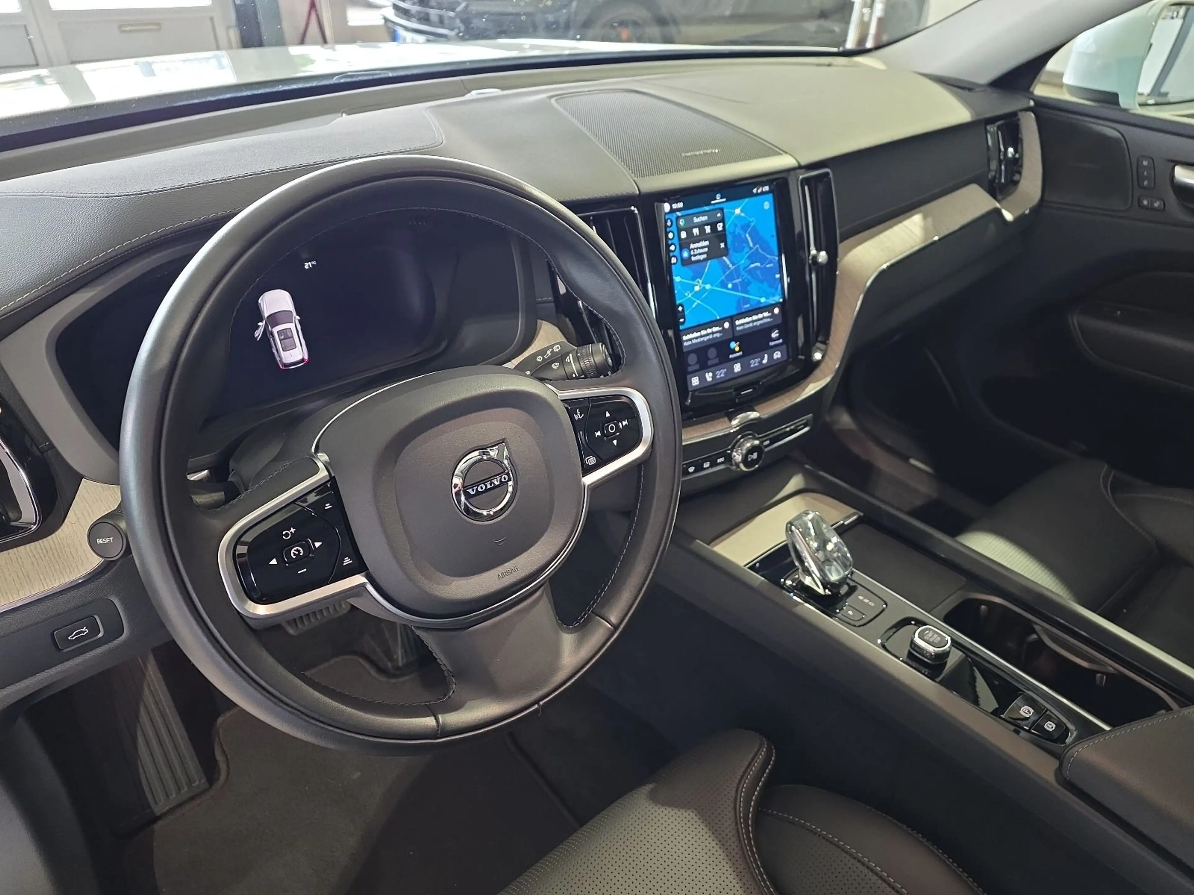Volvo XC60 B5 Inscription ACC Sitzklima Pano 360° LED — photo 21