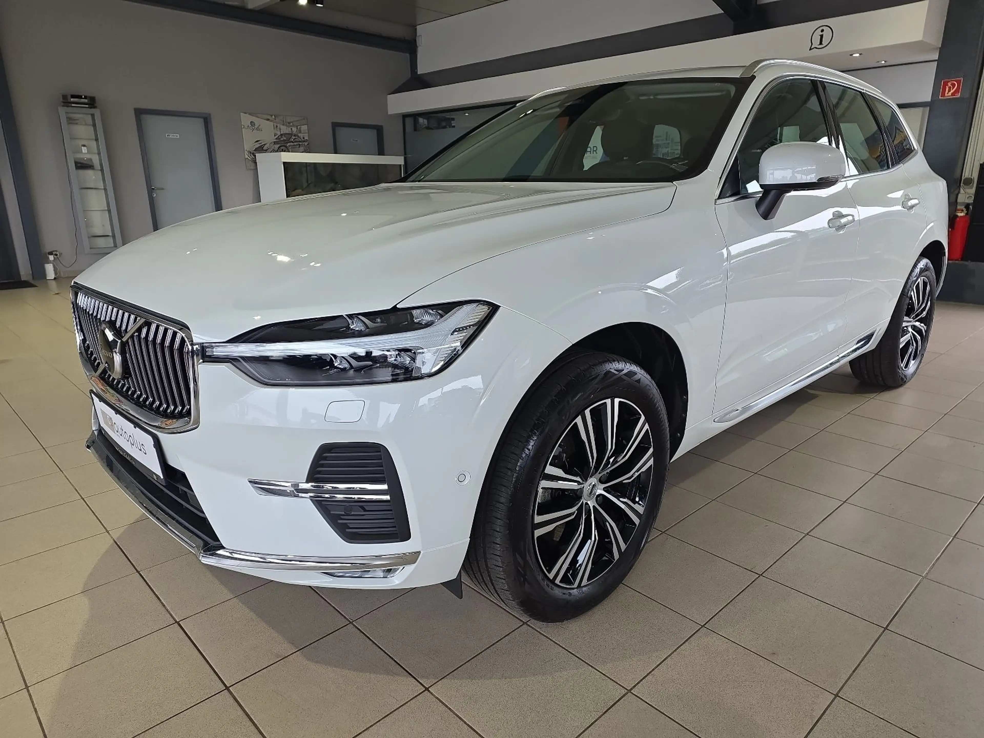 Volvo XC60 B5 Inscription ACC Sitzklima Pano 360° LED
