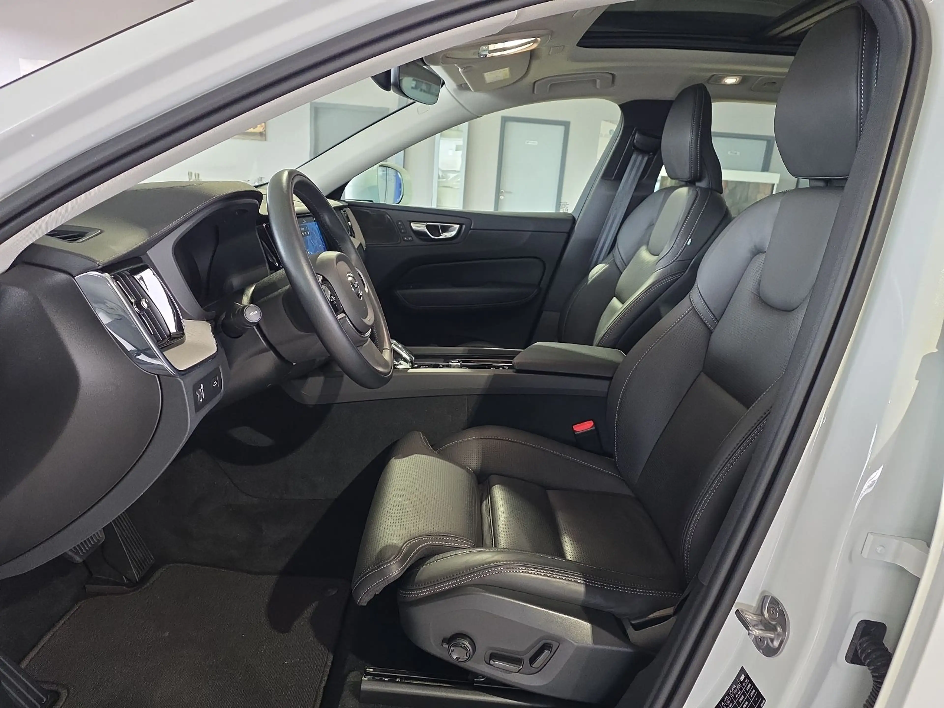 Volvo XC60 B5 Inscription ACC Sitzklima Pano 360° LED — photo 20