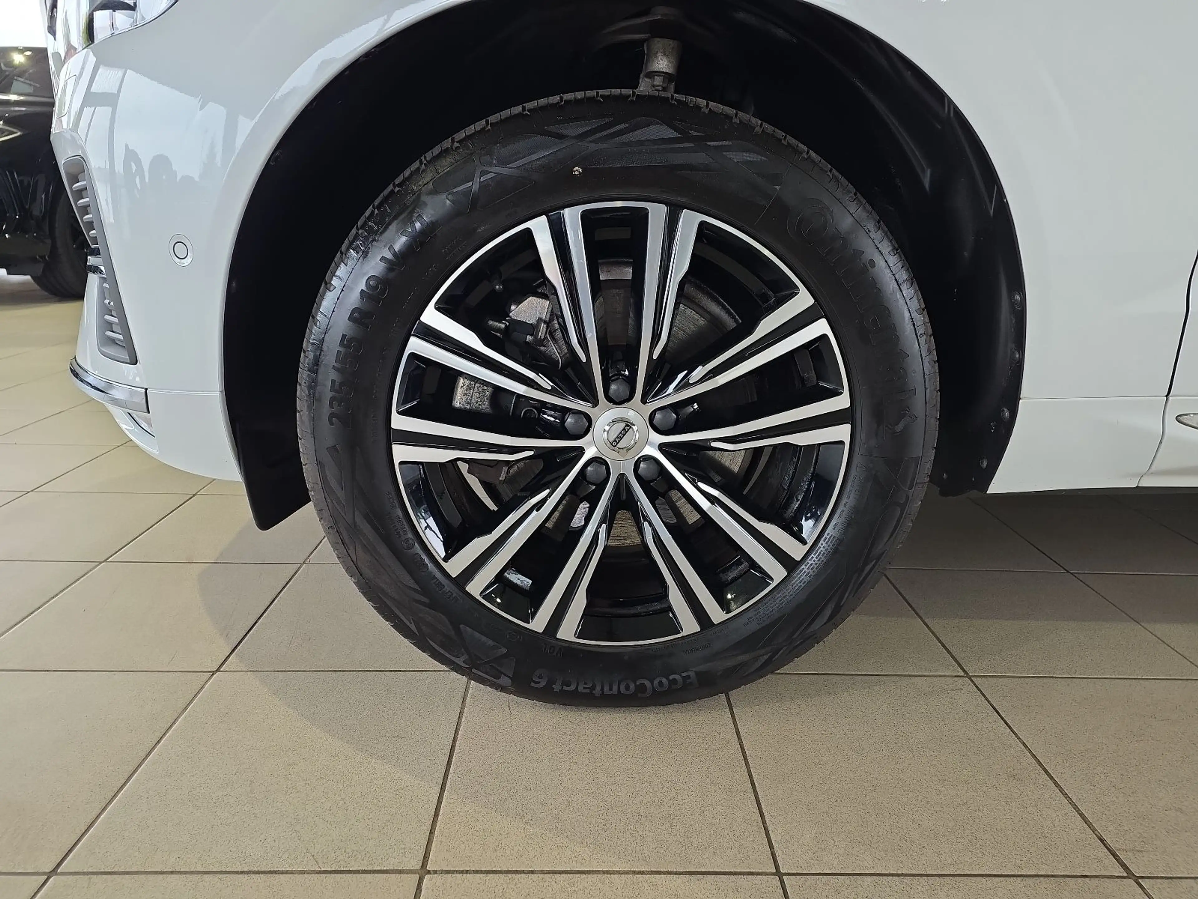 Volvo XC60 B5 Inscription ACC Sitzklima Pano 360° LED — photo 34