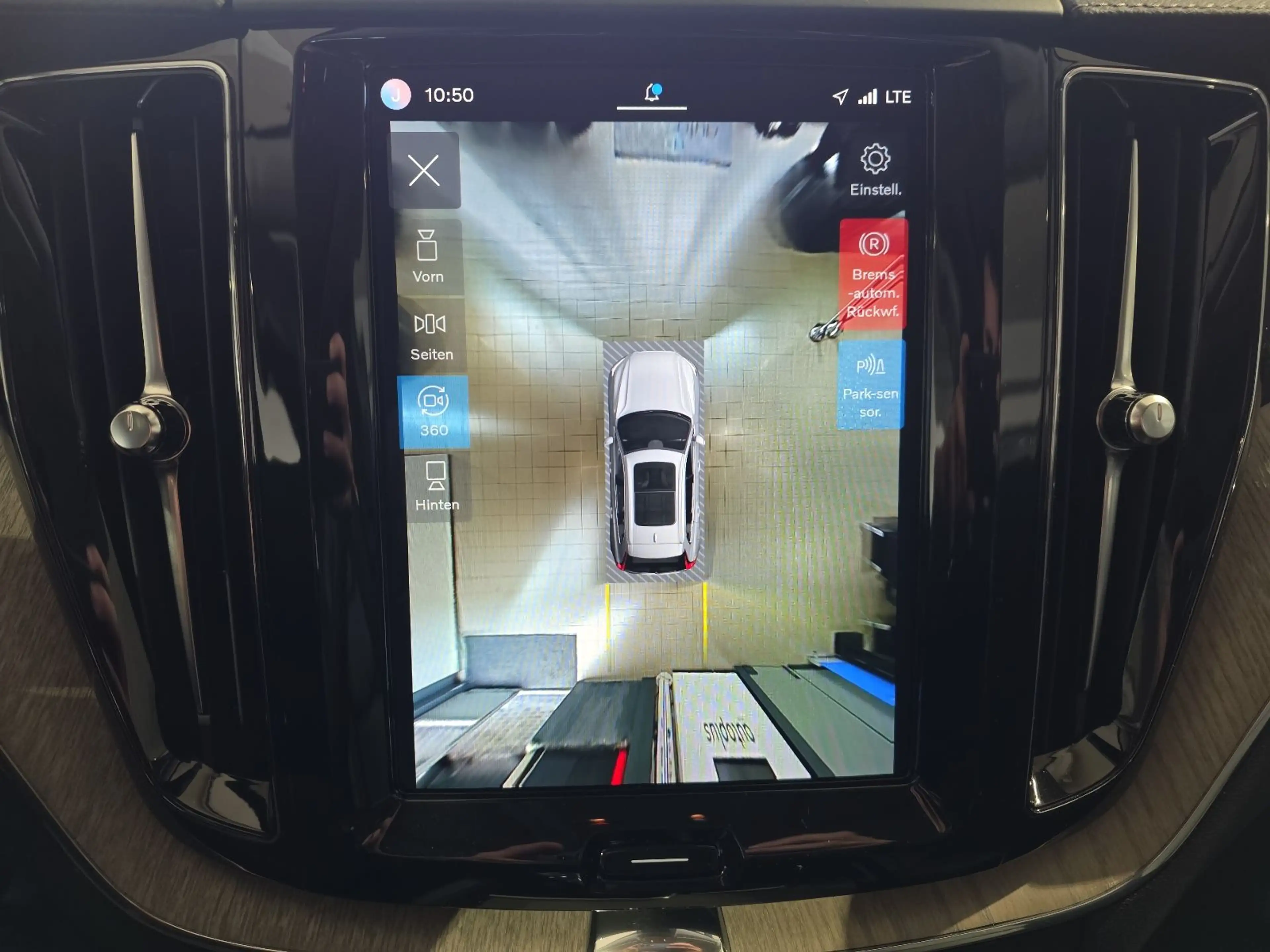 Volvo XC60 B5 Inscription ACC Sitzklima Pano 360° LED — photo 24