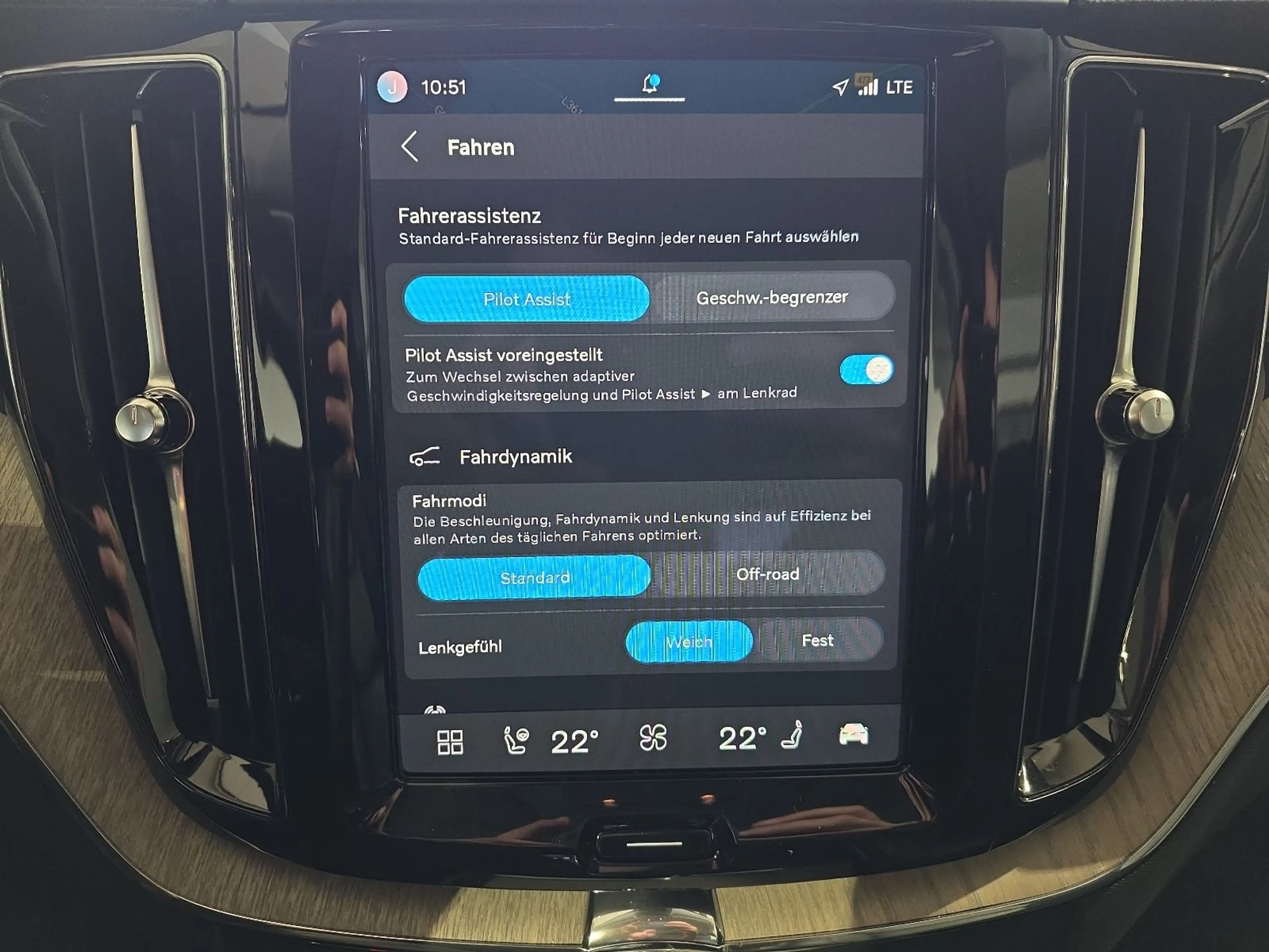 Volvo XC60 B5 Inscription ACC Sitzklima Pano 360° LED — photo 29