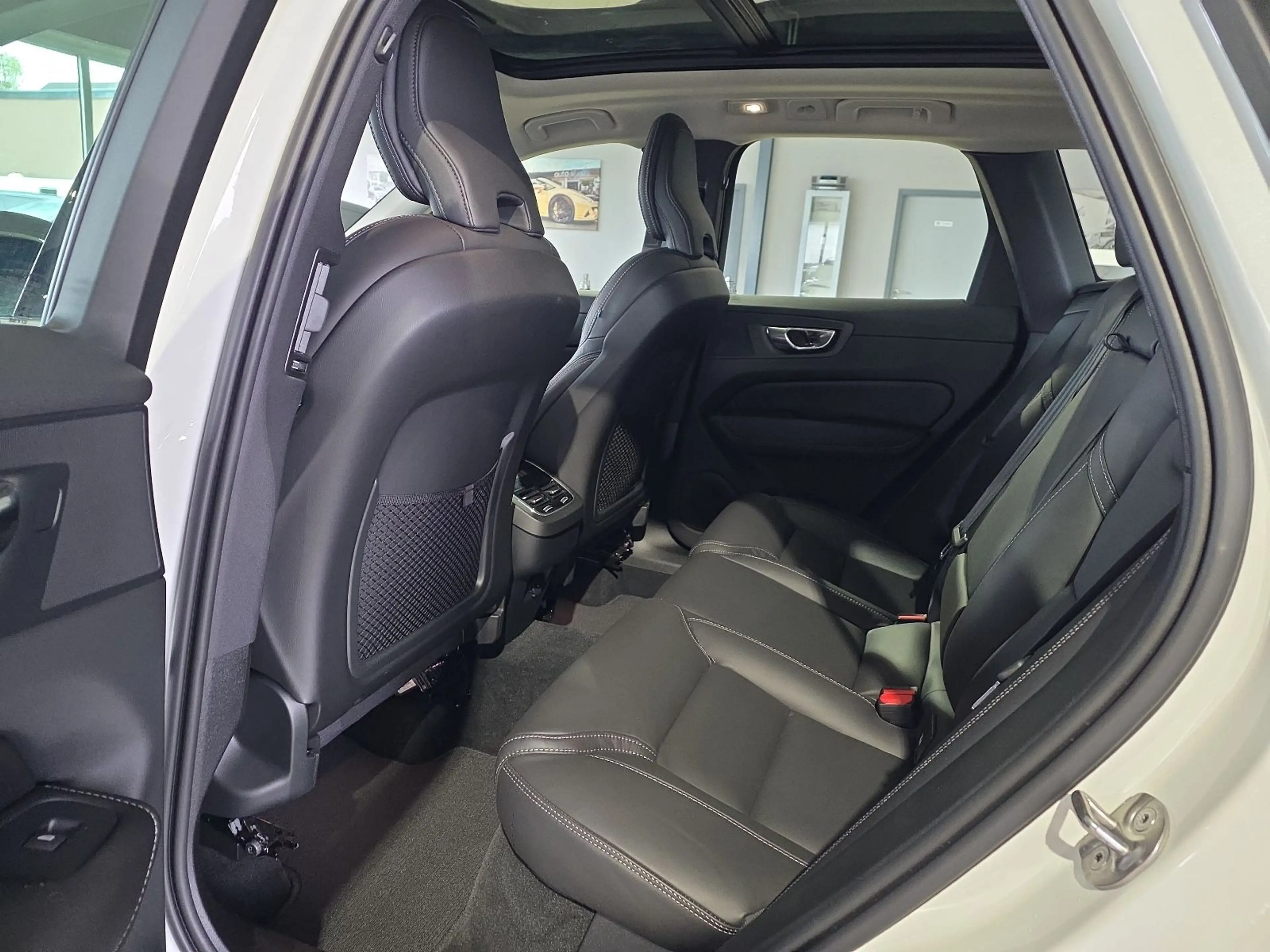 Volvo XC60 B5 Inscription ACC Sitzklima Pano 360° LED — photo 16