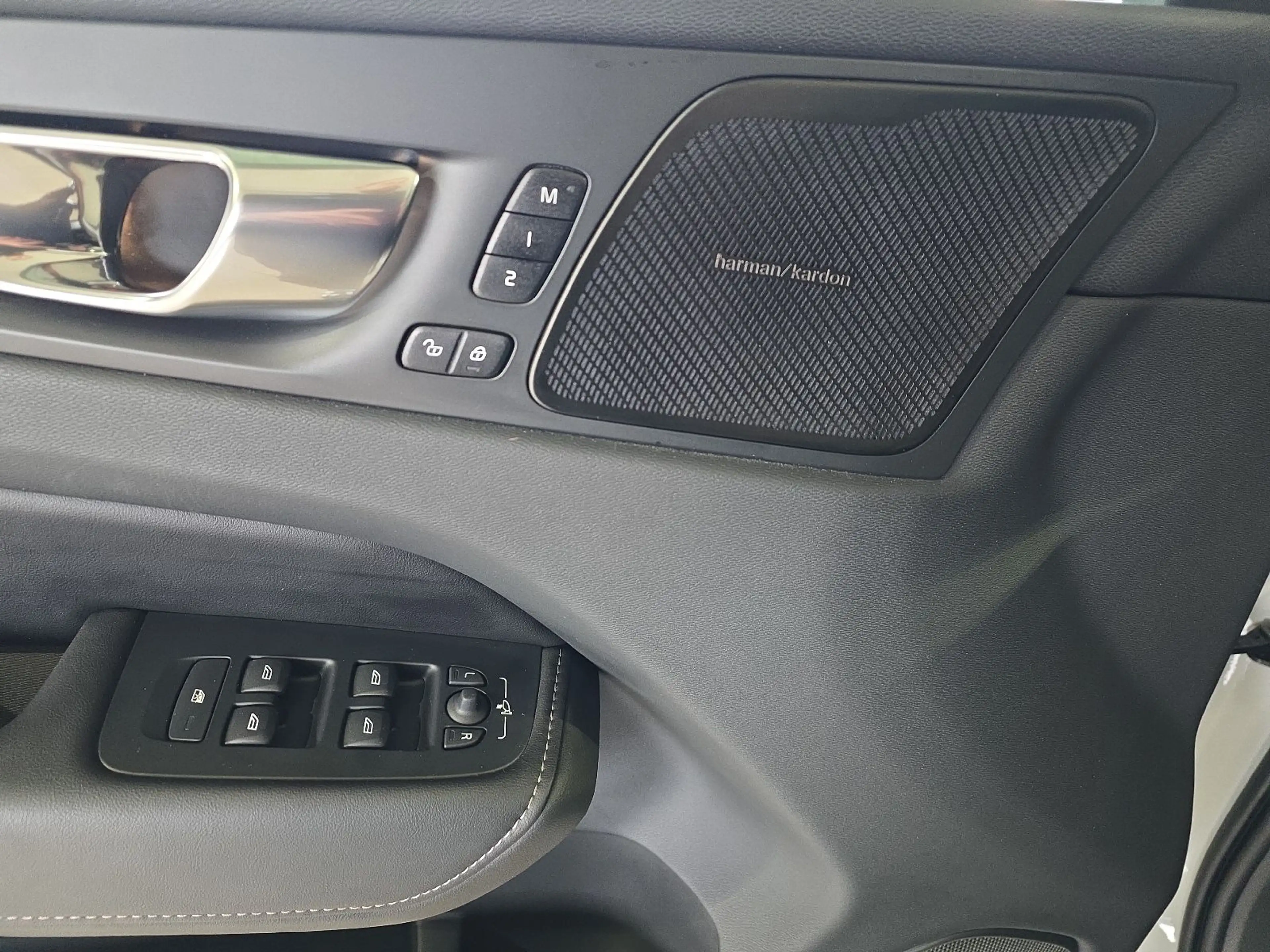 Volvo XC60 B5 Inscription ACC Sitzklima Pano 360° LED — photo 17