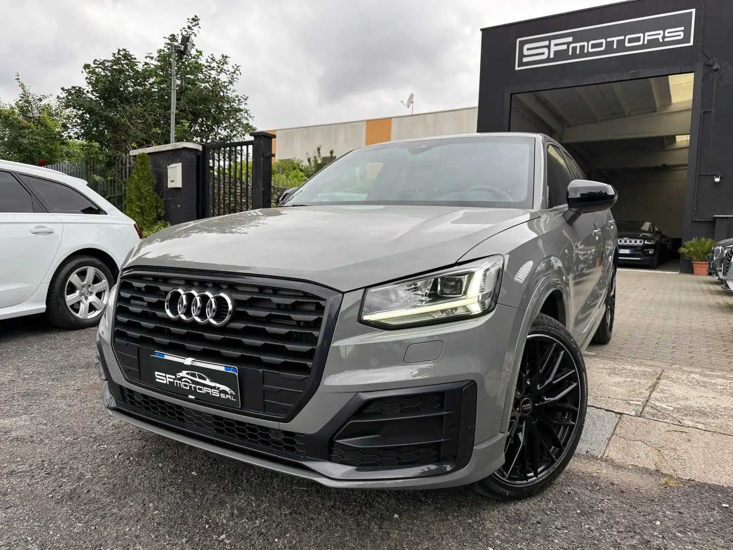 Audi Q2 40 TFSI quattro S tronic S line Edition Gris - 2