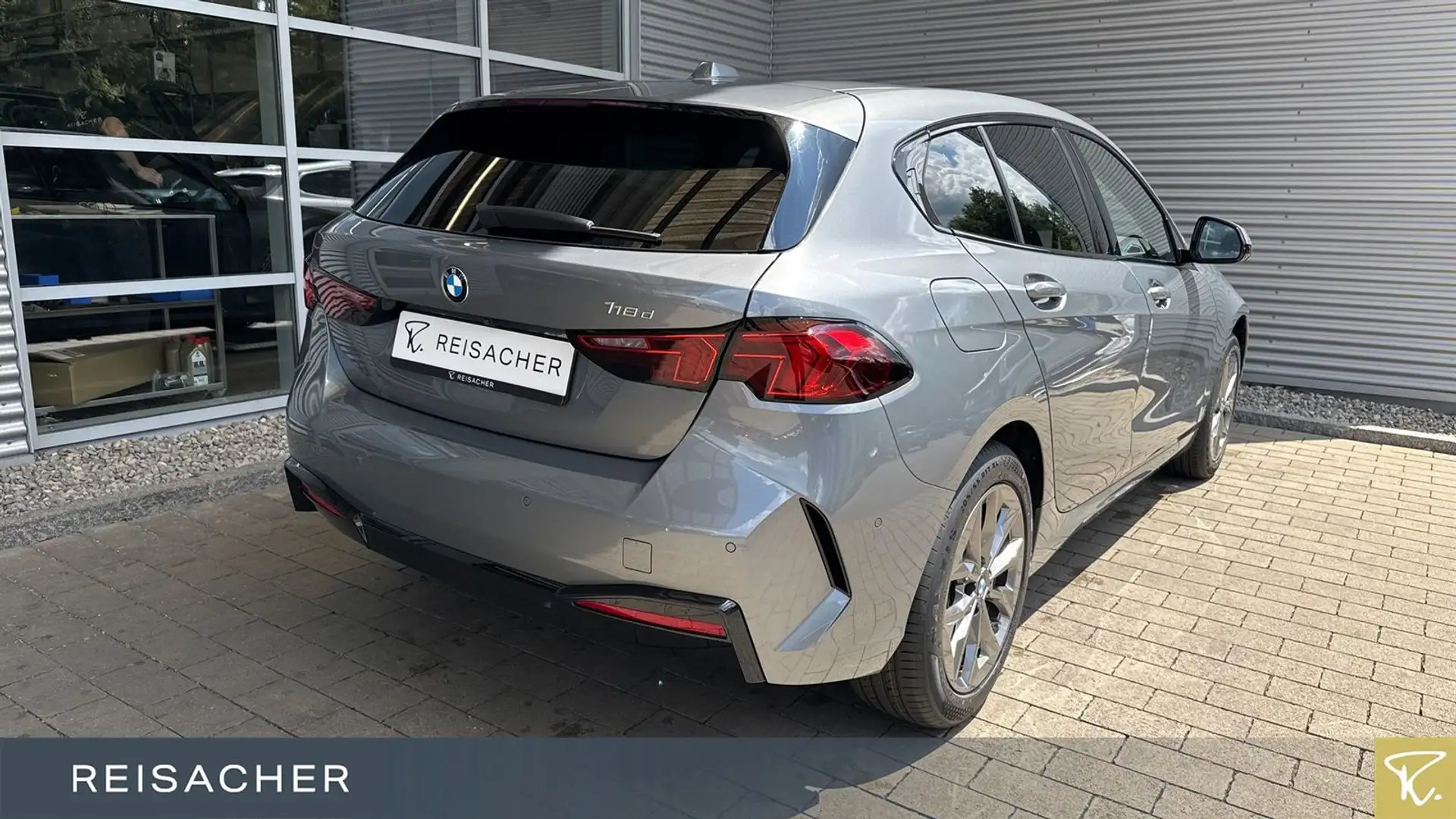 BMW 118 d AHK,DA+,Autom Szary - 2