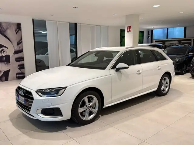 Audi A4 Avant 45TFSI quattro S tronic Bus. Advanced Matrix