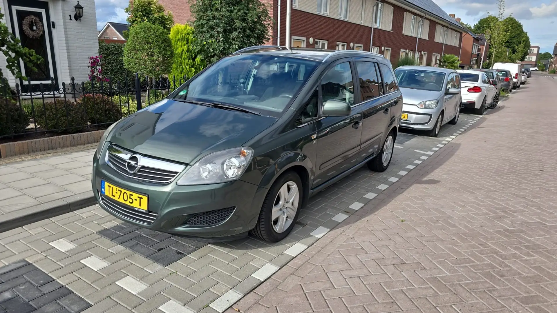 Opel Zafira 1.6 Cosmo Groen - 1
