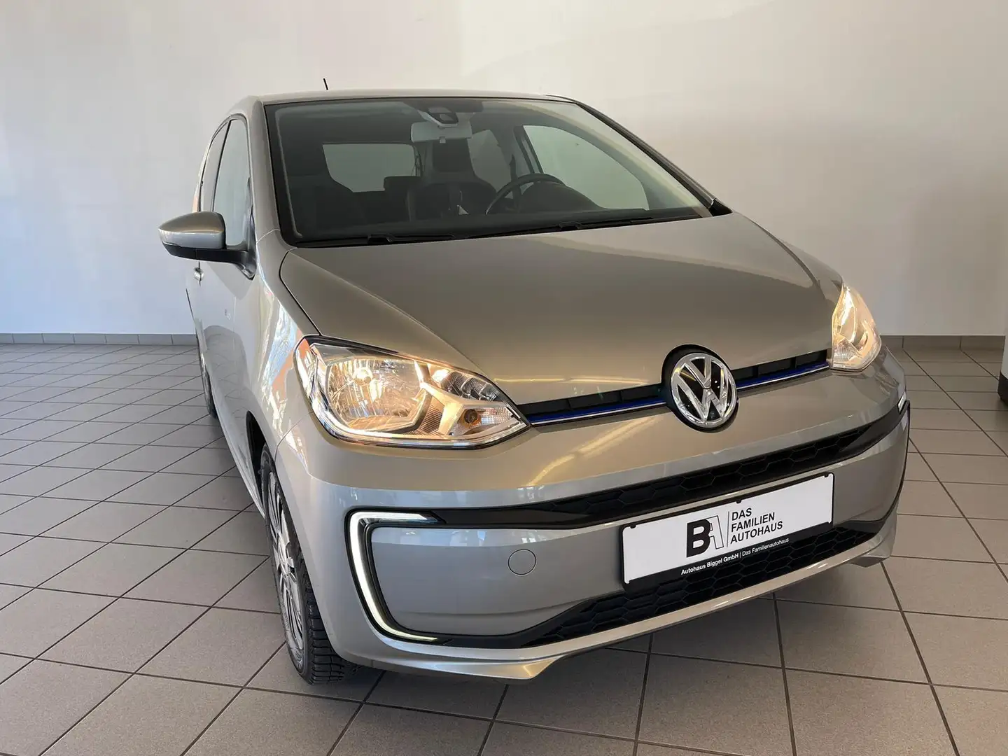 Volkswagen e-up! high,82PS CCS, RFK, SHZ, BEH. SCHEIBE,GSR Срібний - 2