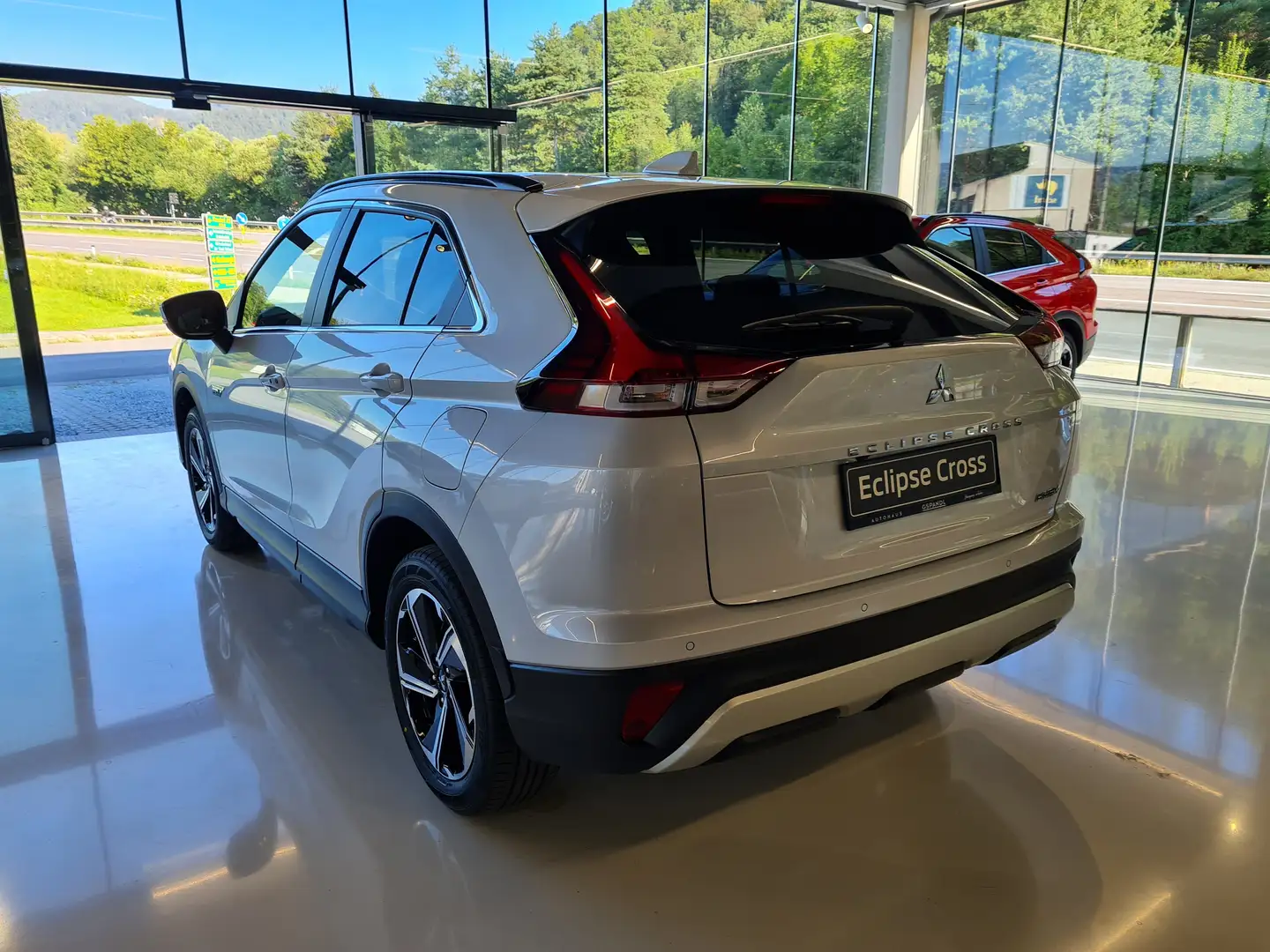 Mitsubishi Eclipse Cross 2,4 PHEV 4WD Intense+ CVT Aut. Weiß - 2