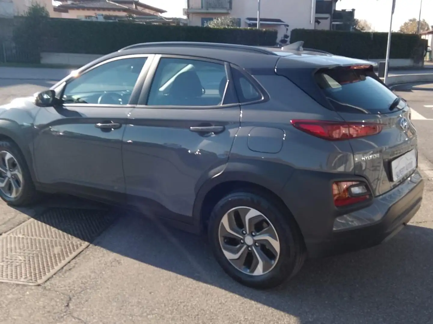 Hyundai KONA Kona 1.6 hev Exellence Premium Pack automatica Gris - 2