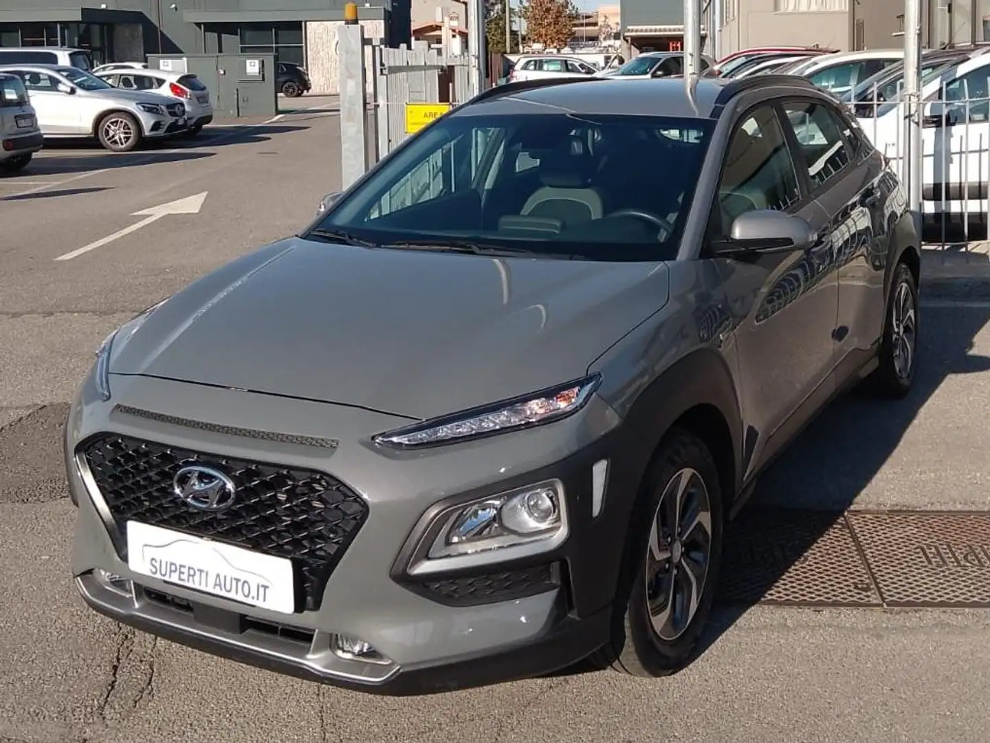 Hyundai KONA Kona 1.6 hev Exellence Premium Pack automatica Gris - 1