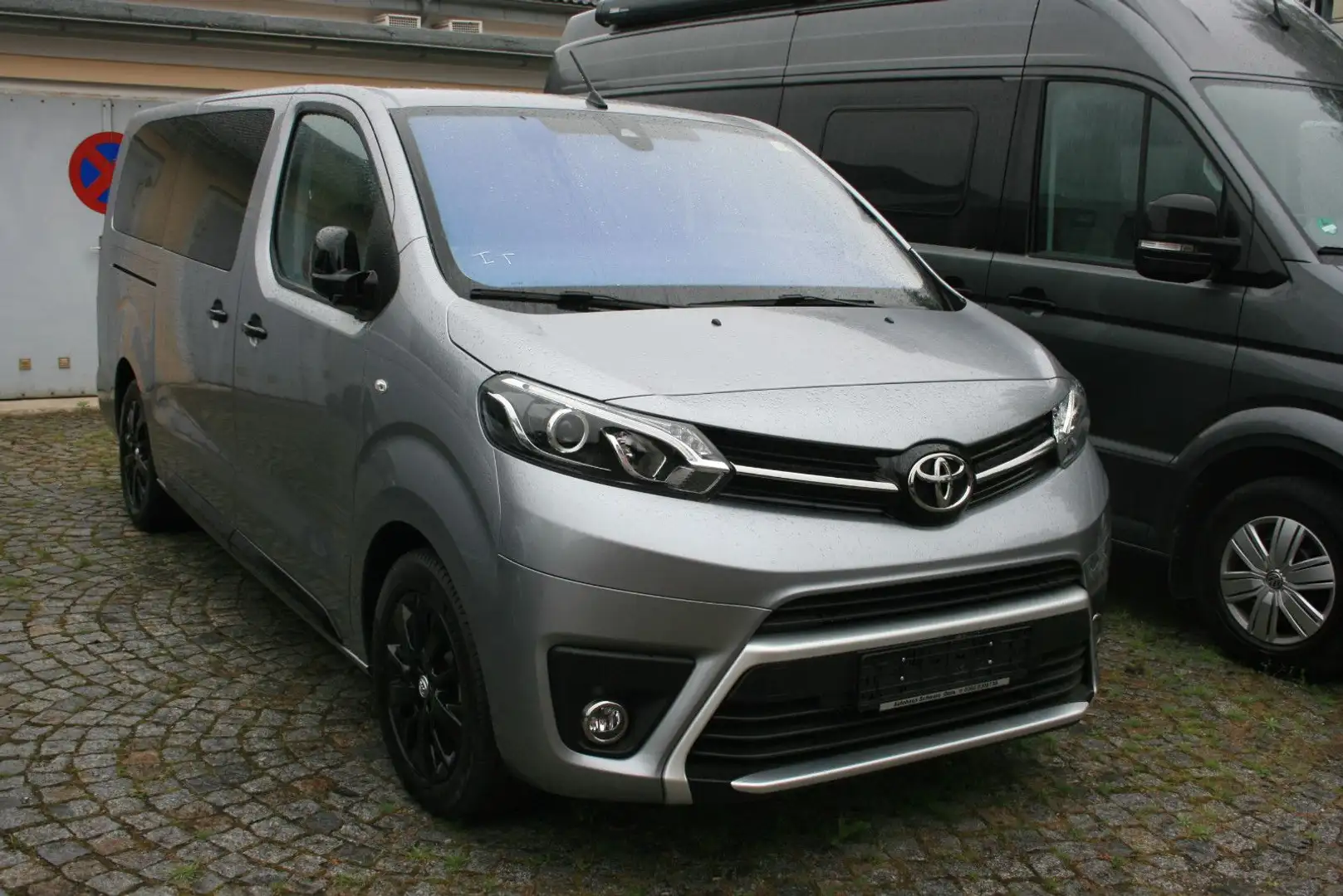 Toyota Proace Verso2,0-l-D-4D 130kW Black Edition L2 Silber - 1