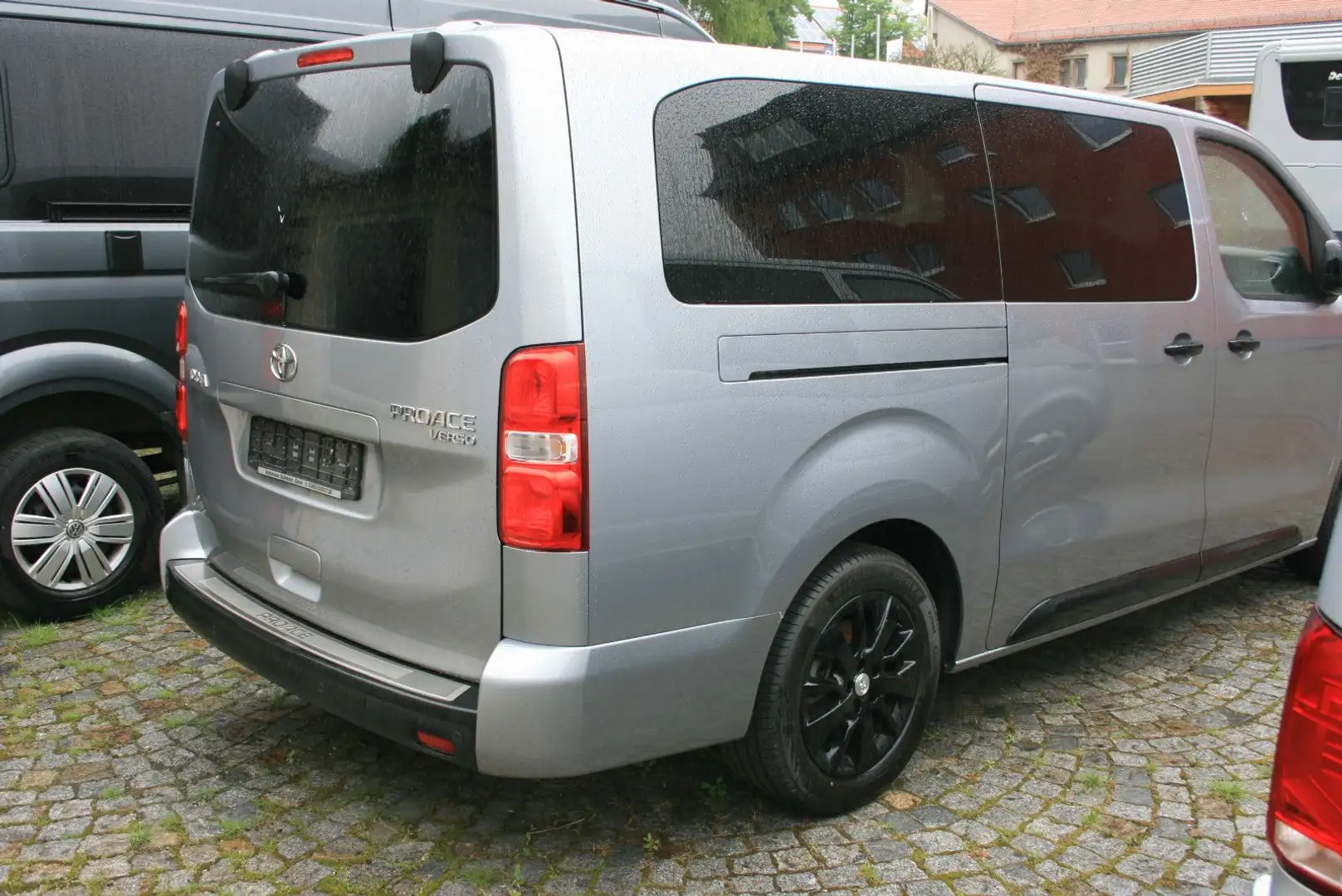 Toyota Proace Verso2,0-l-D-4D 130kW Black Edition L2 Silber - 2
