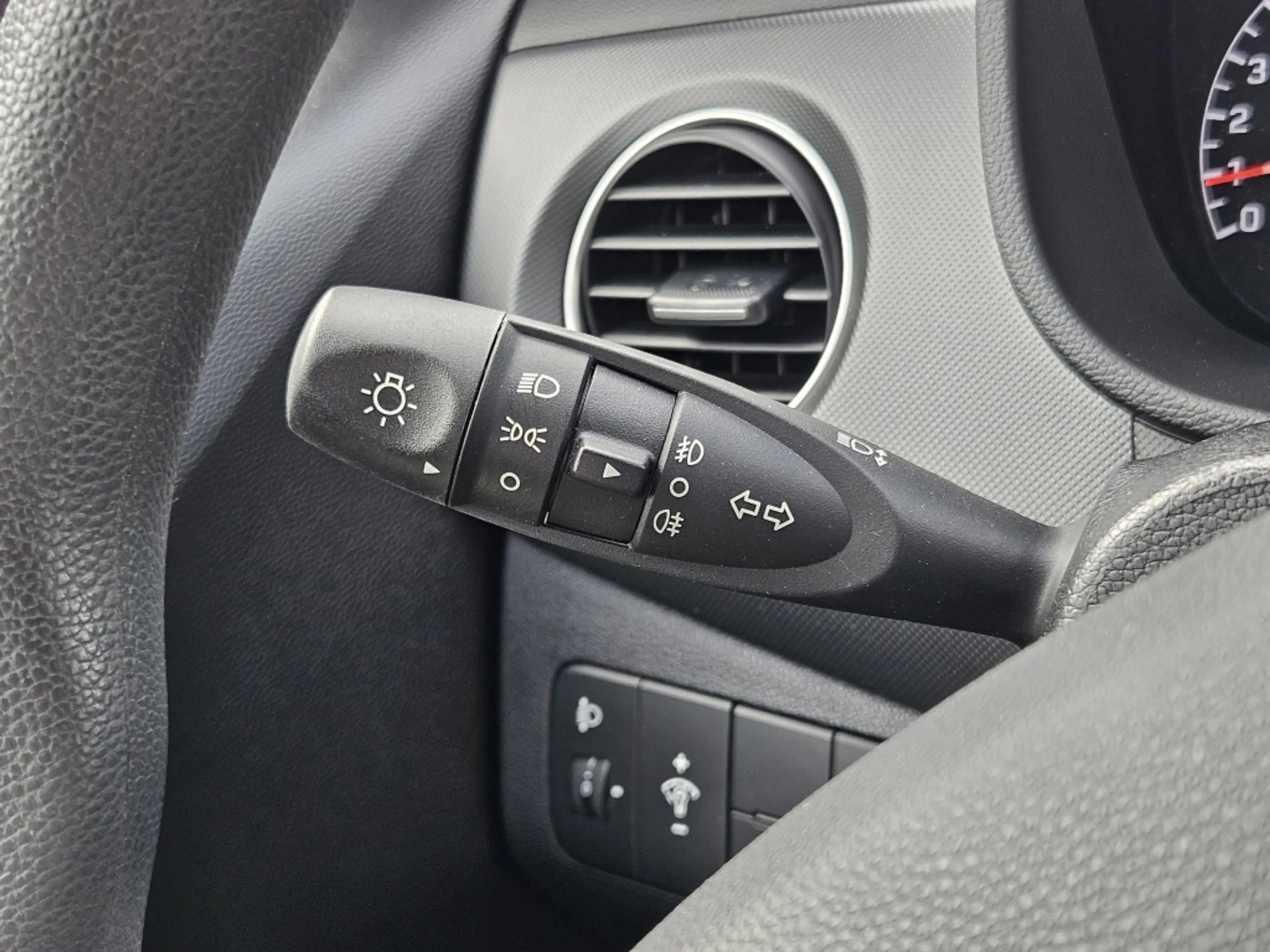 Hyundai i10 1.0i Comfort — photo 15